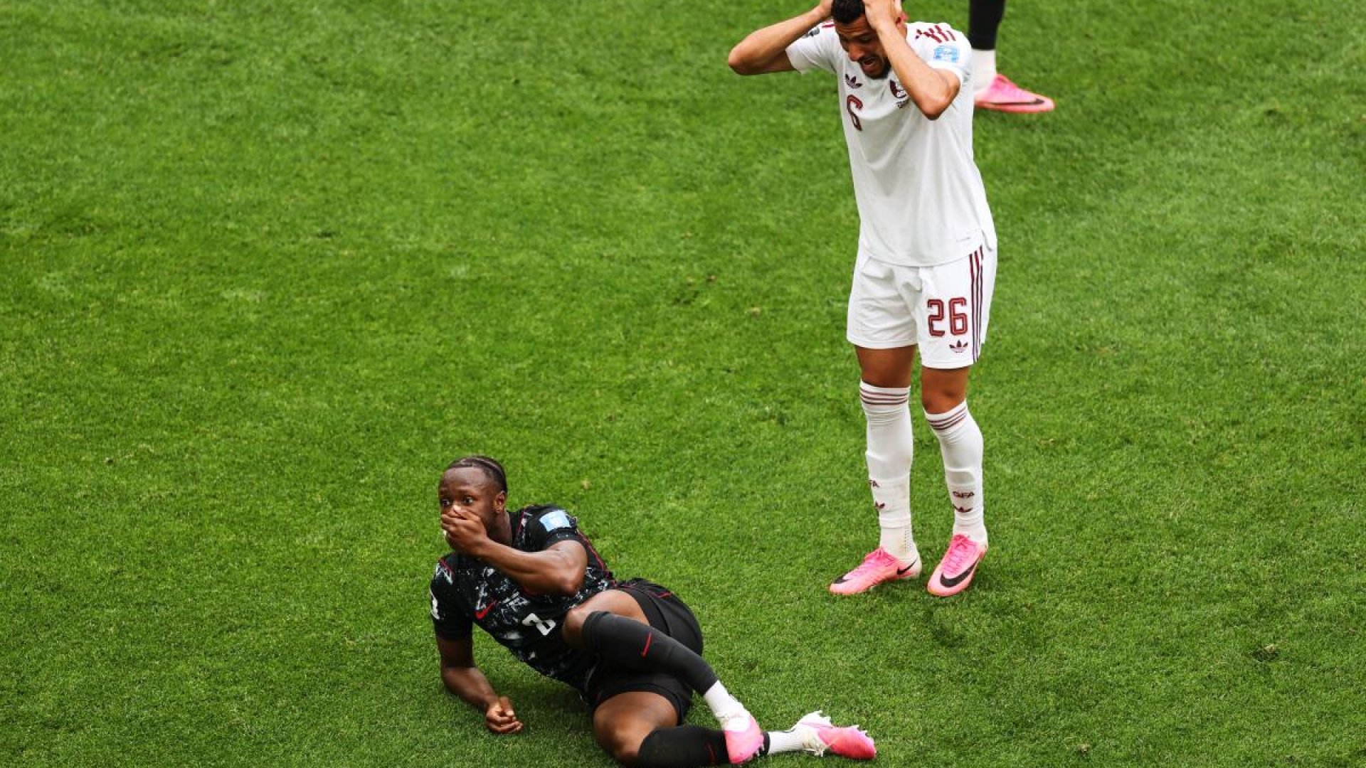 Canadiense Ismaël Koné es operado de la pierna tras partido ante Qatar