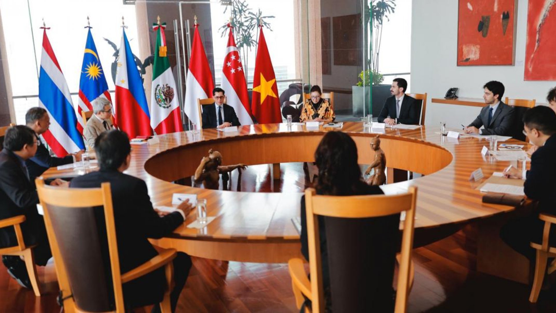 Canciller Velasco aborda fenómeno migratorio con titular de Segob y embajador de Estados Unidos