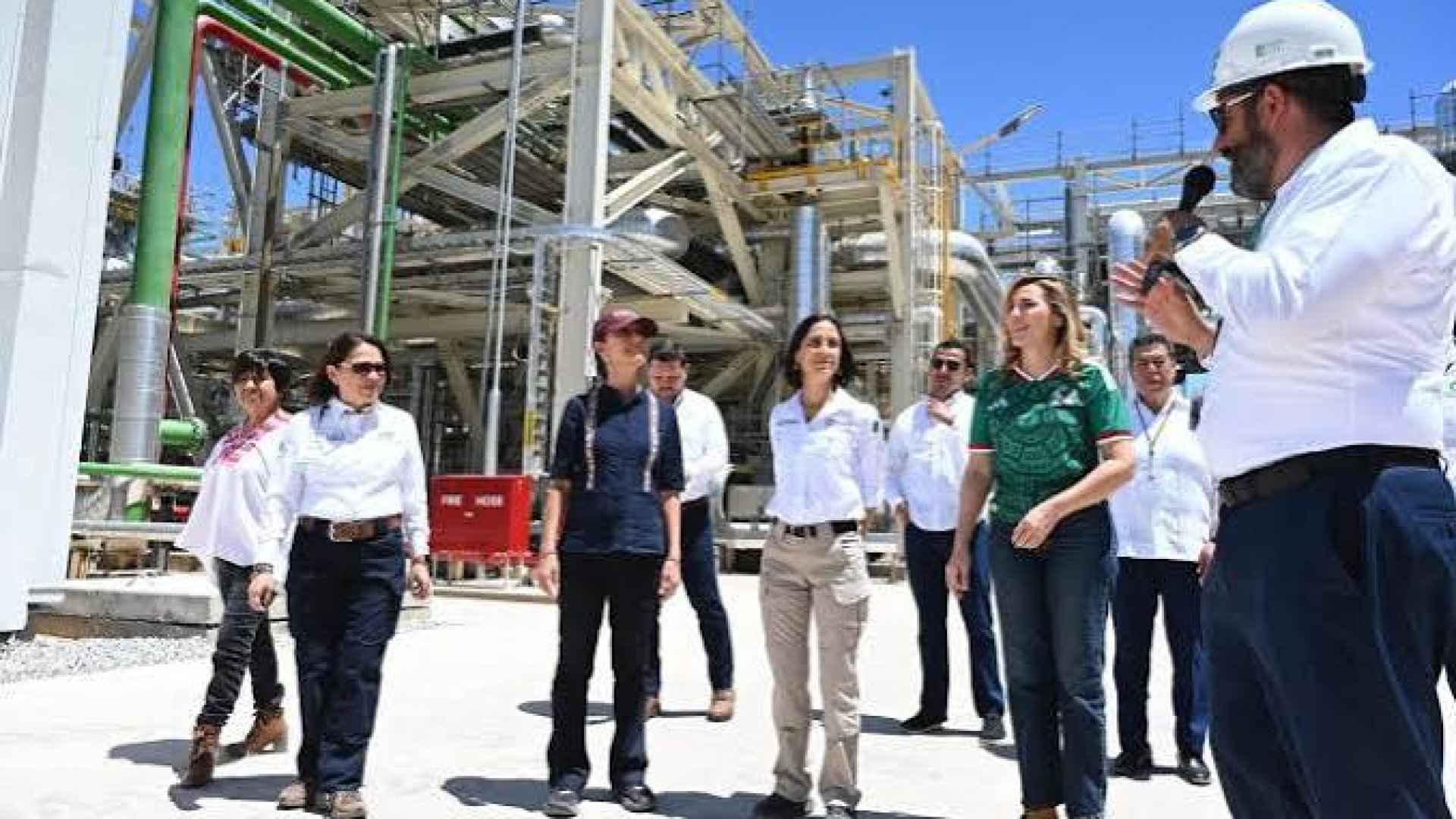Sheinbaum inaugura central eléctrica en Mexicali y destaca fortalecimiento energético del país
