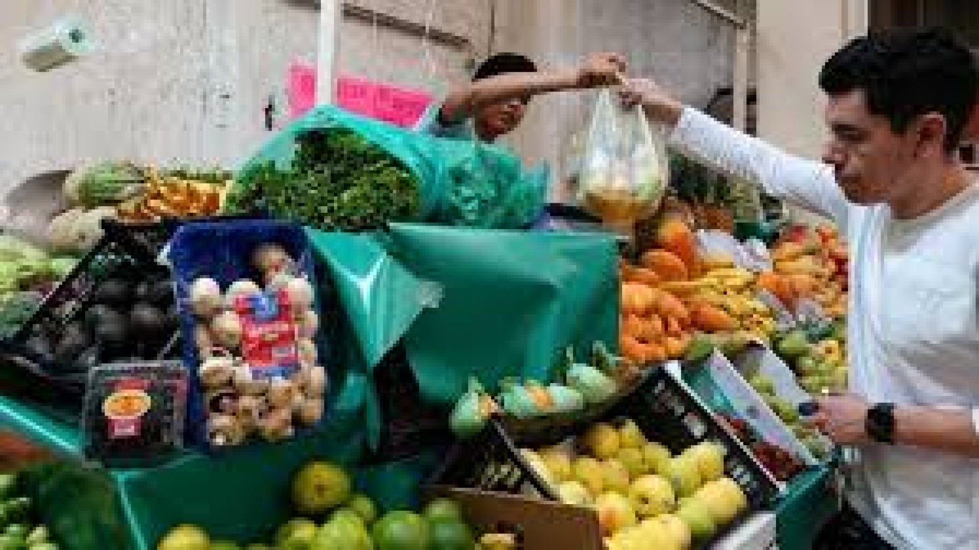 Inflación se desacelera a 3.55% en la primera quincena de junio: Inegi