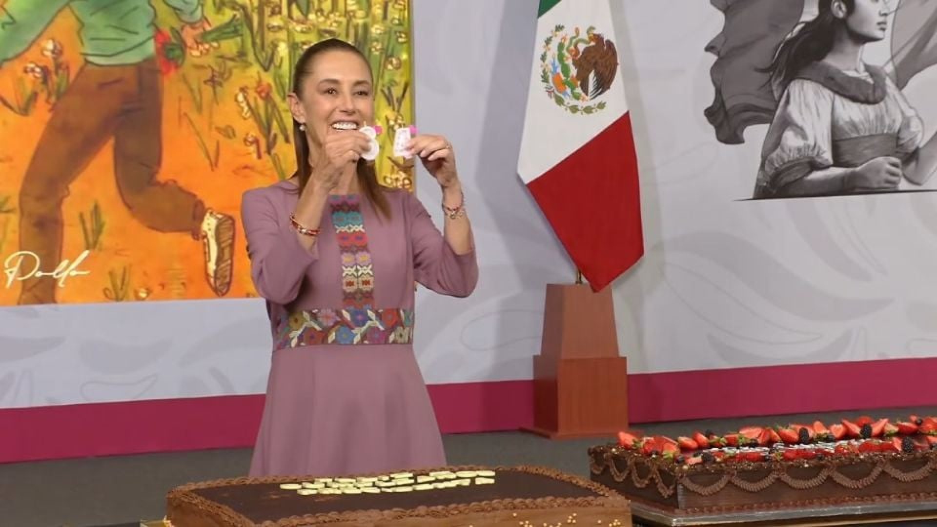 Sheinbaum celebra su cumpleaños 64 tras la conferencia matutina