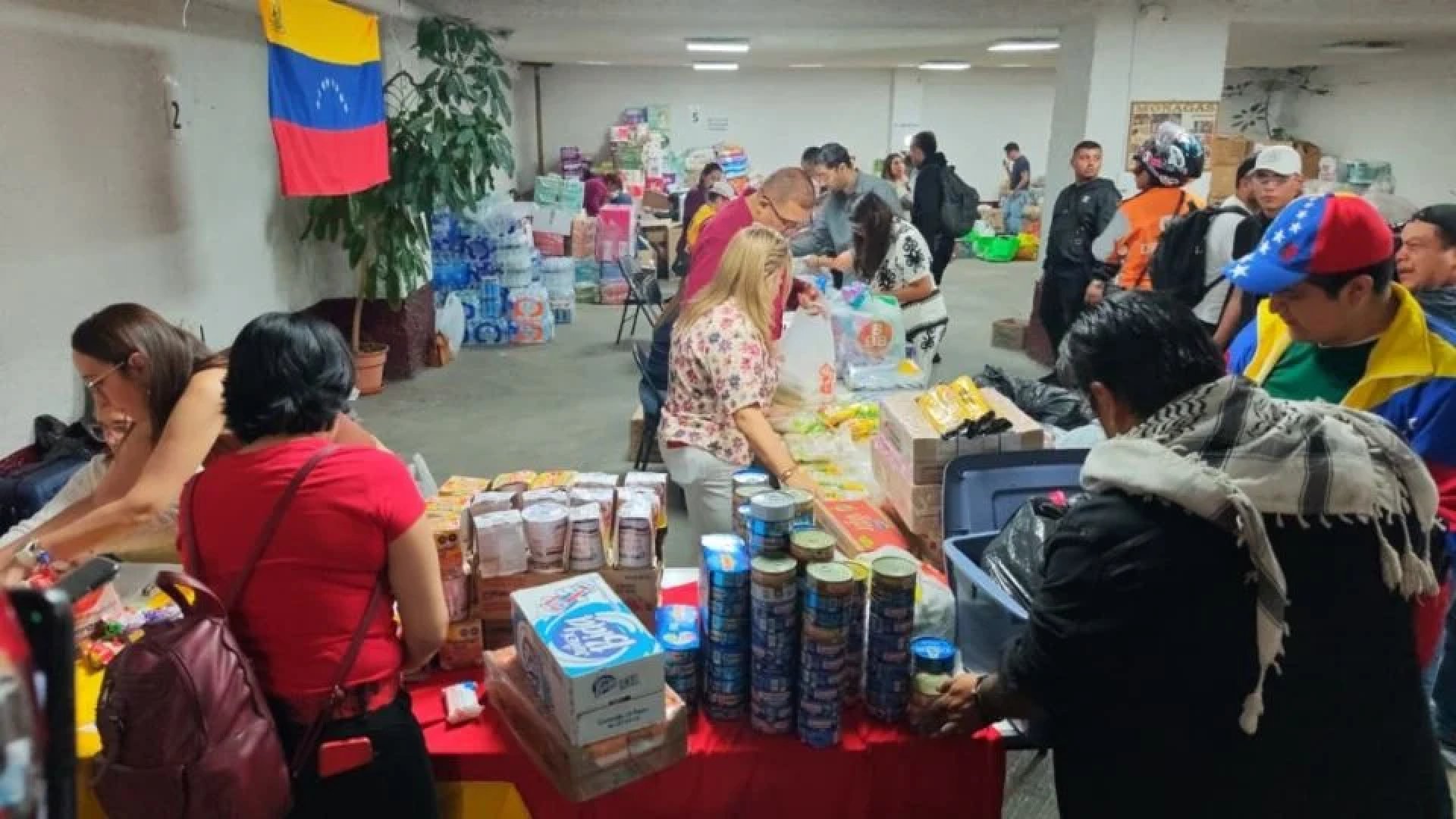 Embajada de Venezuela en México habilita centro de acopio para damnificados por el terremoto