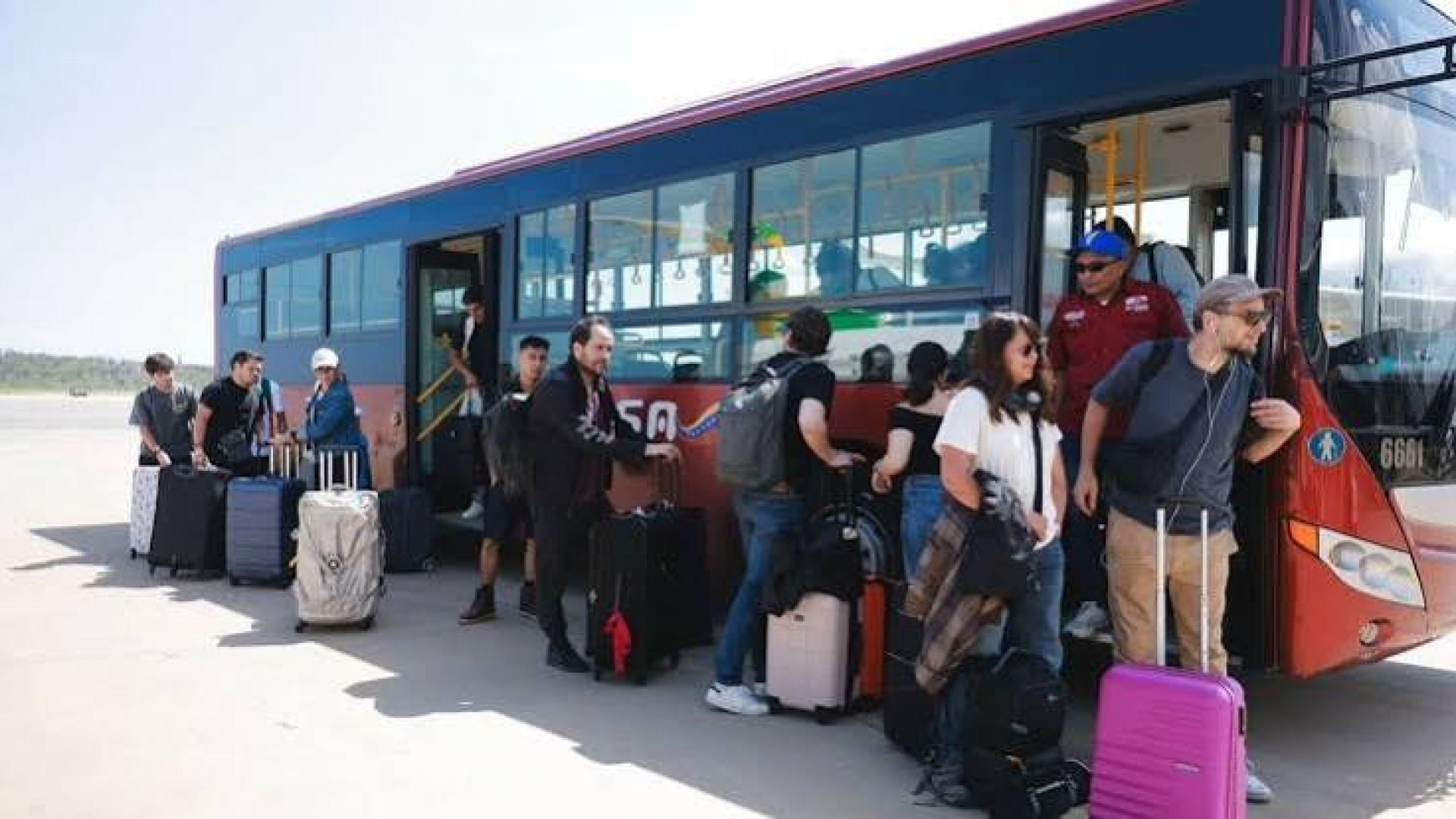 Arriba al AIFA vuelo con mexicanos evacuados de Venezuela tras los sismos