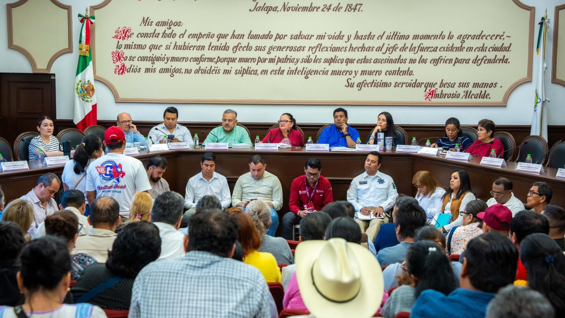 Día del Pueblo atiende gestiones con hasta 40 años de rezago en Xalapa