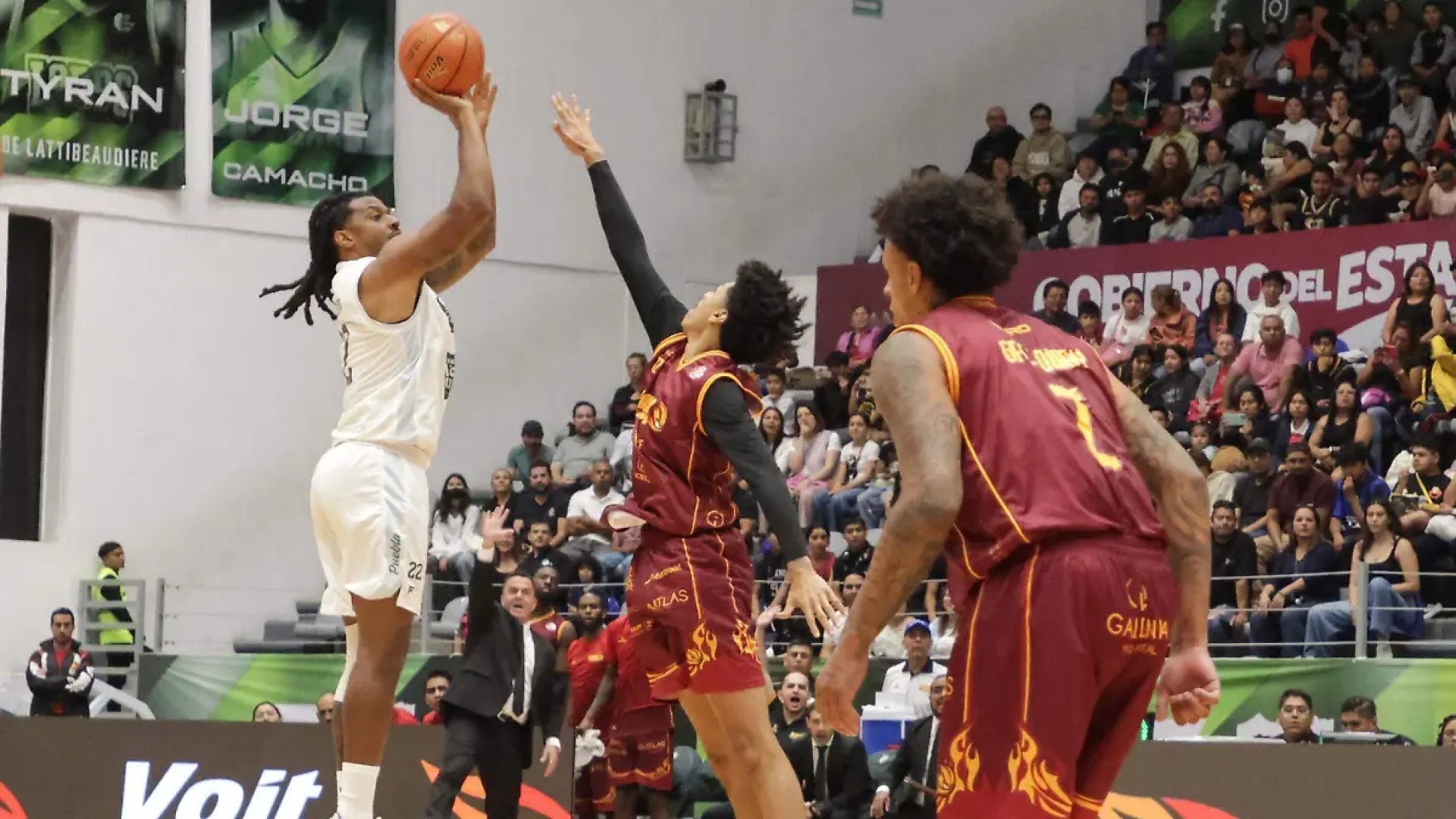 Lobos Puebla debuta con victoria en la LNBP