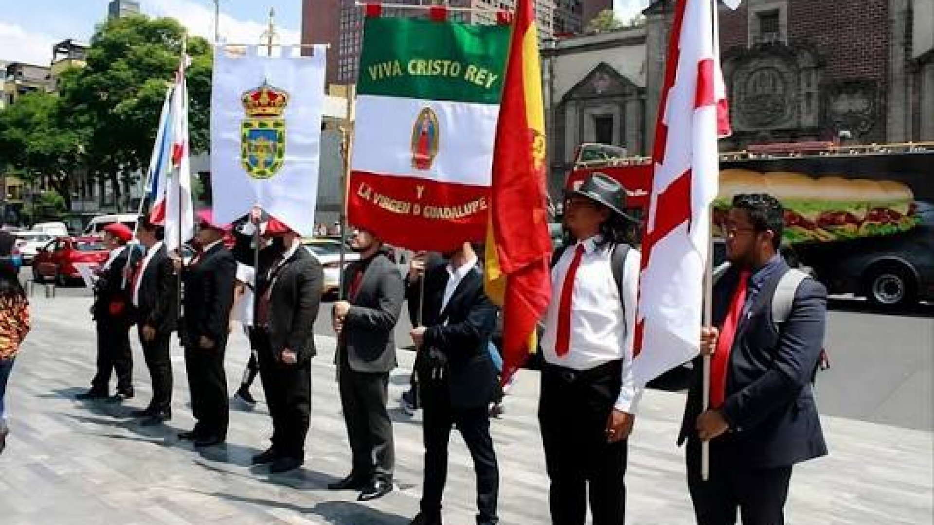Cancelan el Paseo del Pendón tras adhesión de grupos de extrema derecha