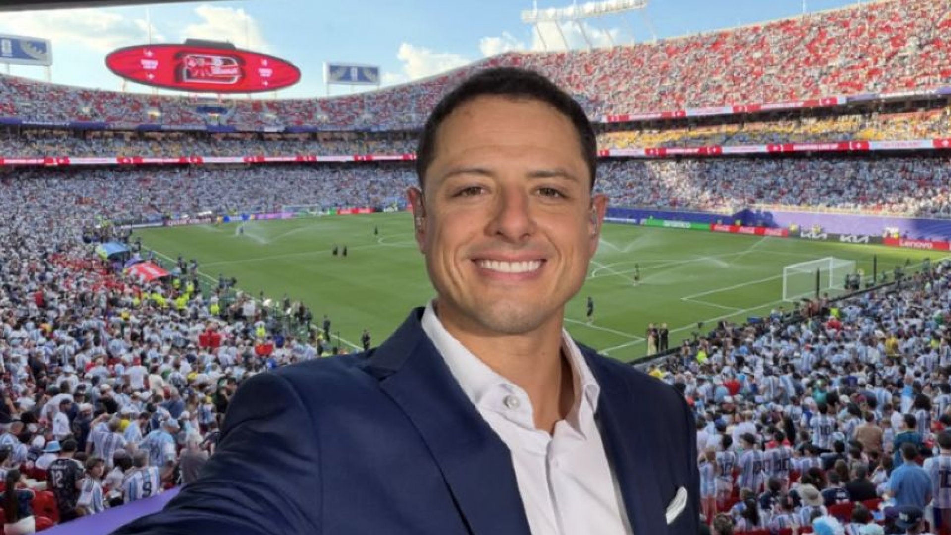 Chicharito rechaza el retiro y firma por dos años con Atlético Dallas