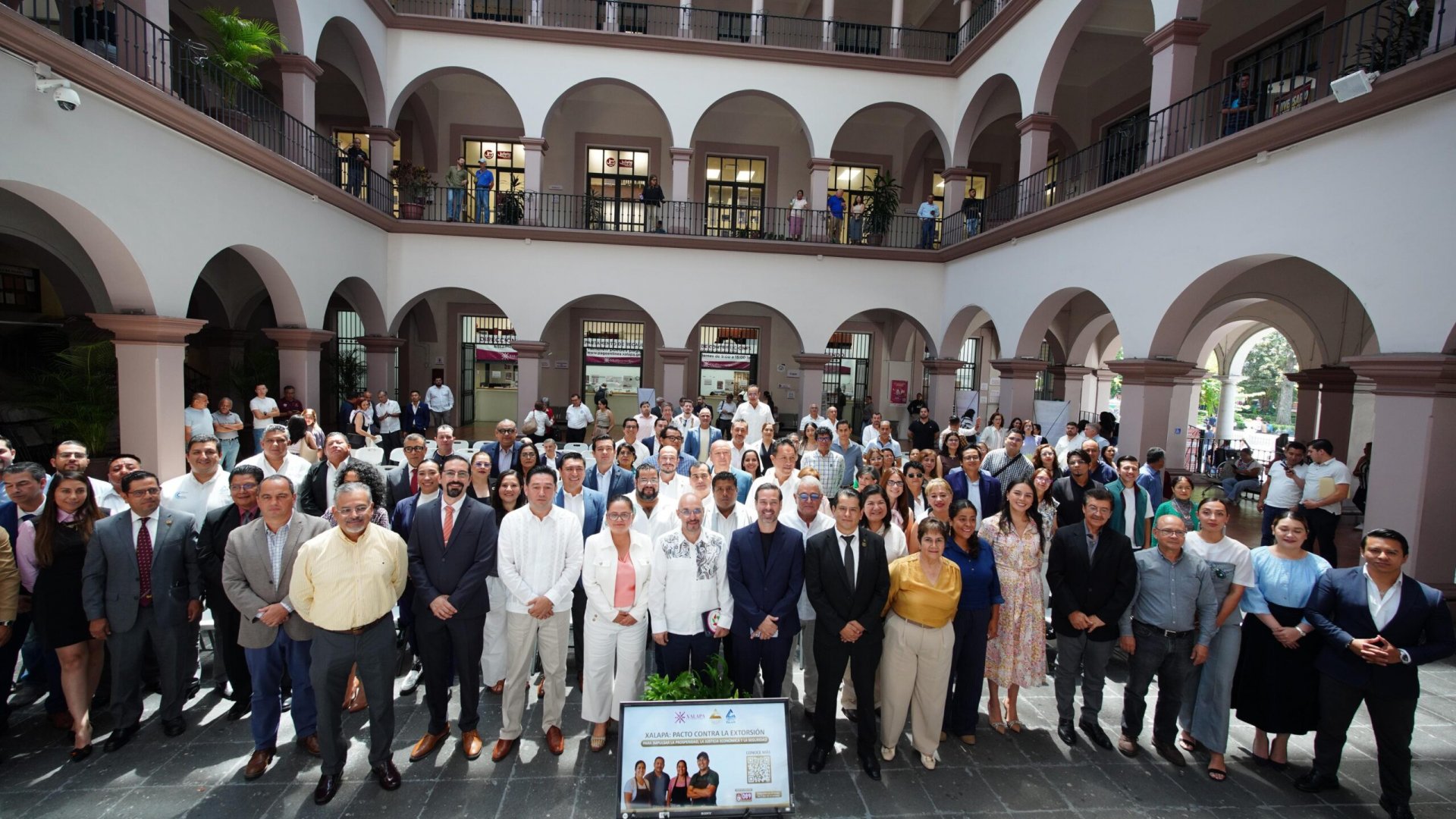 Xalapa firma el Pacto por la Prosperidad y se convierte en el primer municipio de Veracruz en sumarse