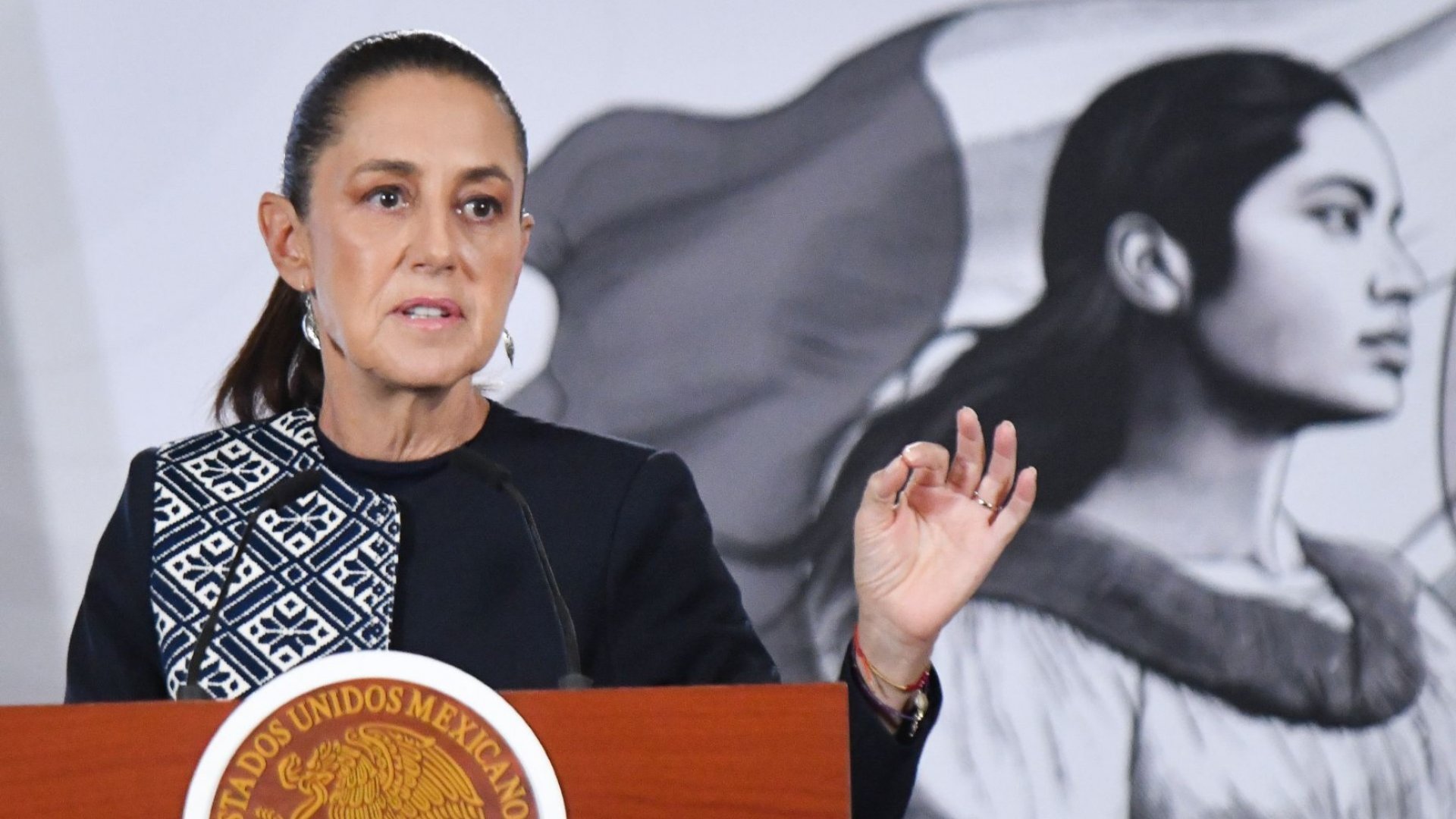 Sheinbaum aclara que sanciones a medios serían por incumplir con defensor de audiencias, no por sus contenidos