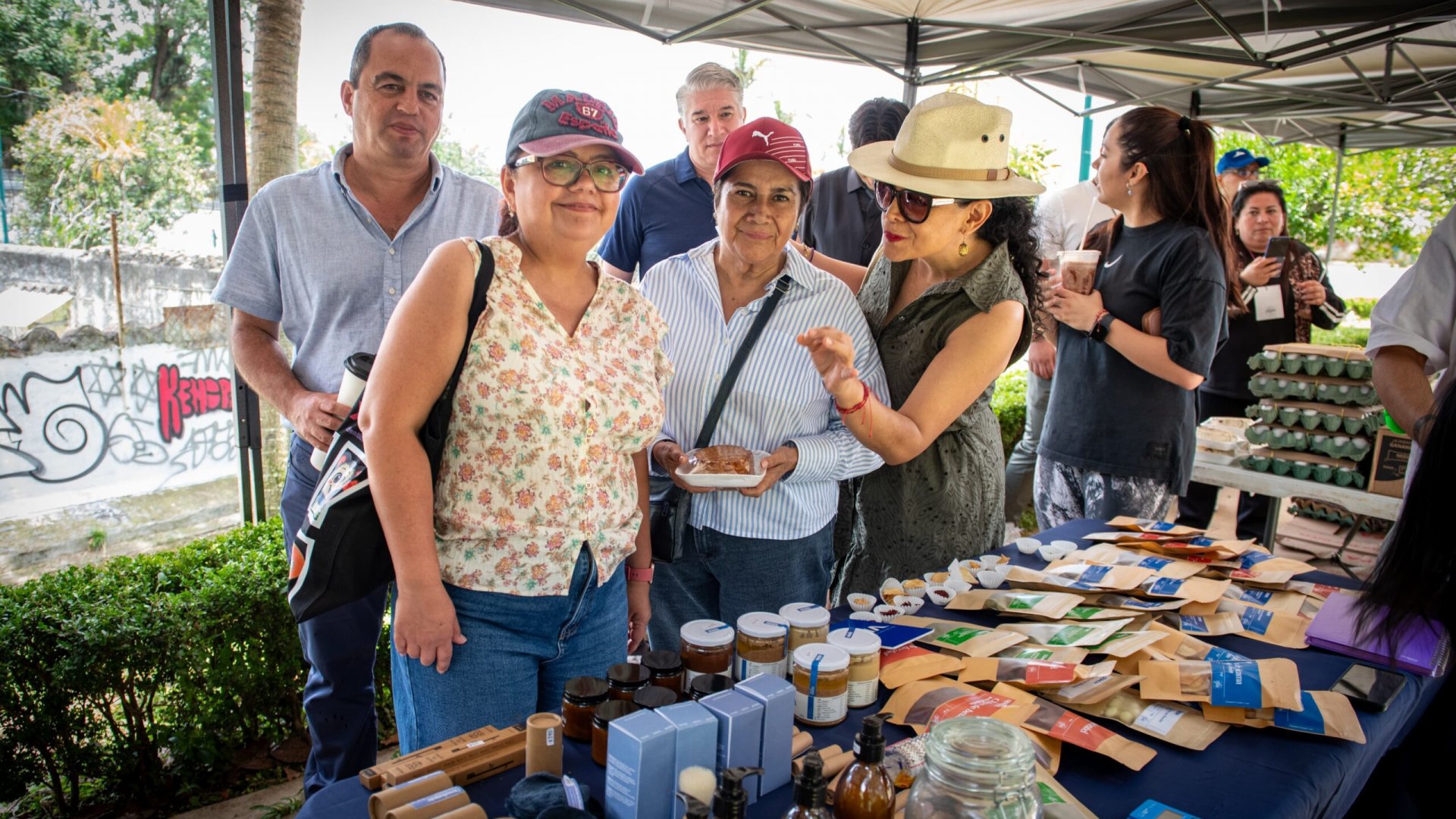 Emprendedores xalapeños impulsan el consumo local en el Mercadito Bicentenario