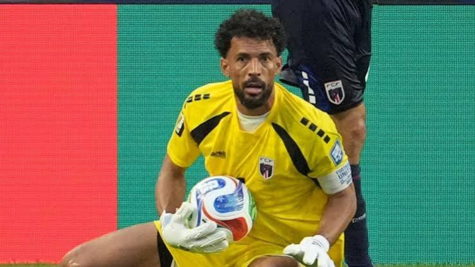 Vozinha, figura del Mundial dos mil veintiséis, reforzará la portería de Colo Colo