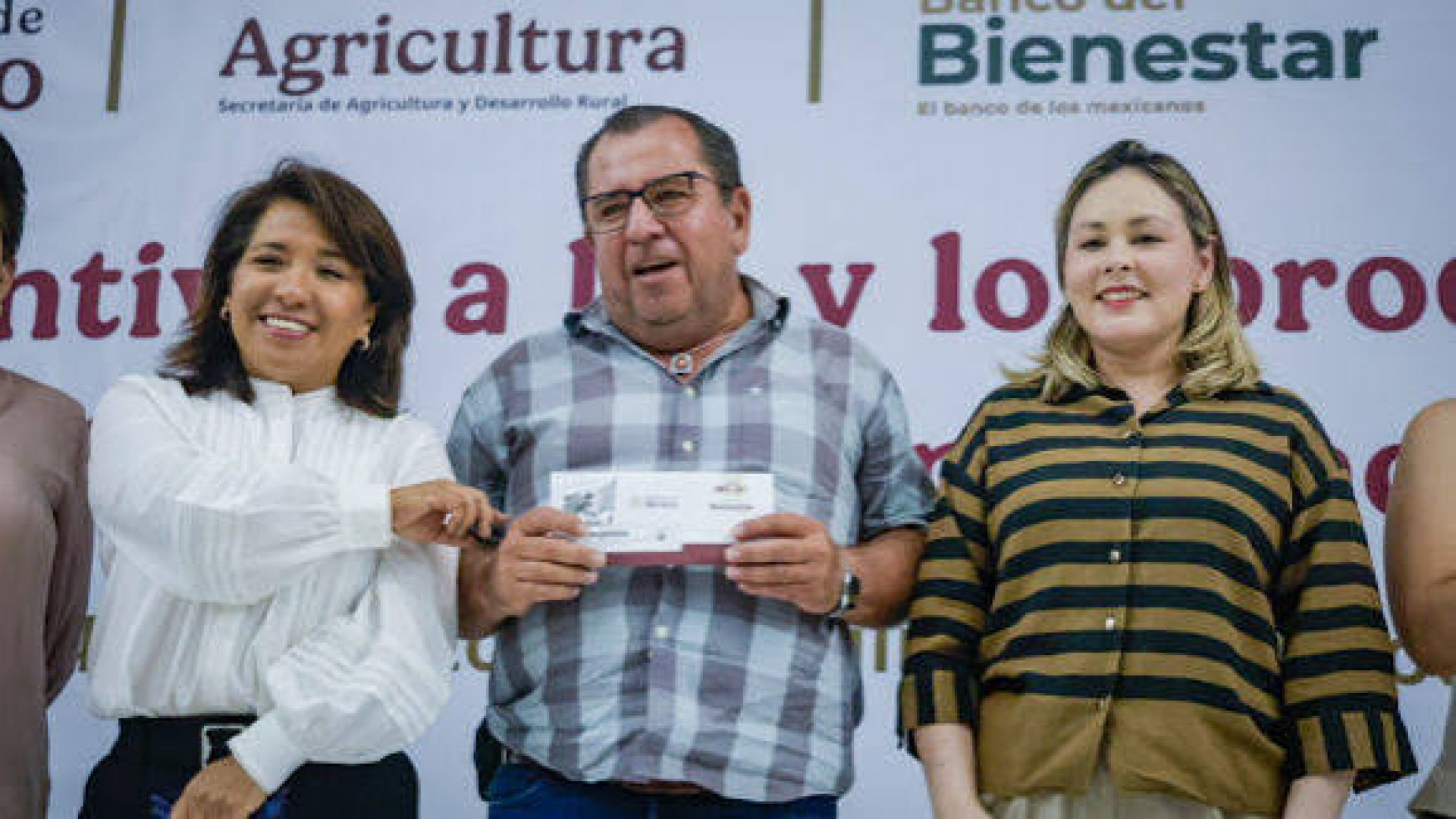 Gobierno federal inicia entrega de apoyos a productores de maíz en Sinaloa