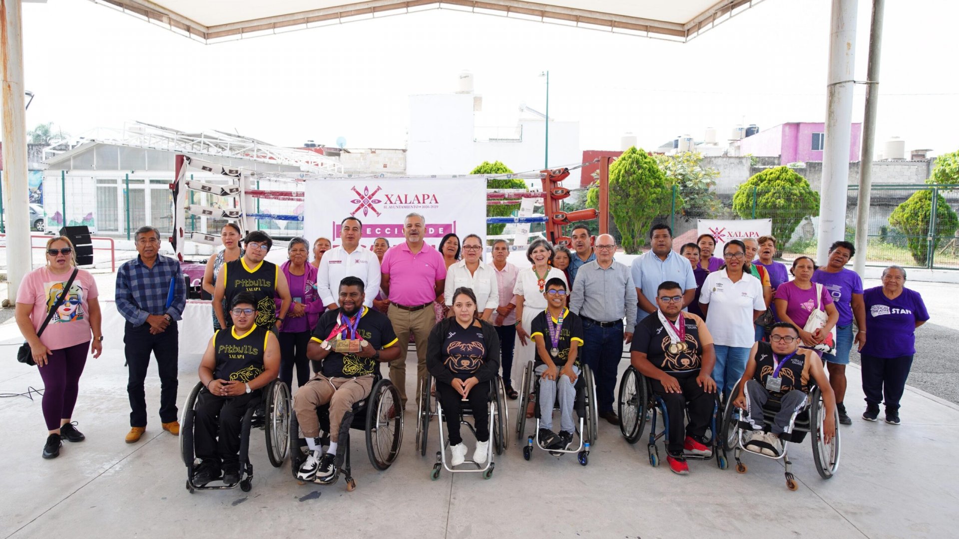 Daniela Griego entrega implementos deportivos al Club de Paraatletismo Pitbulls Xalapa