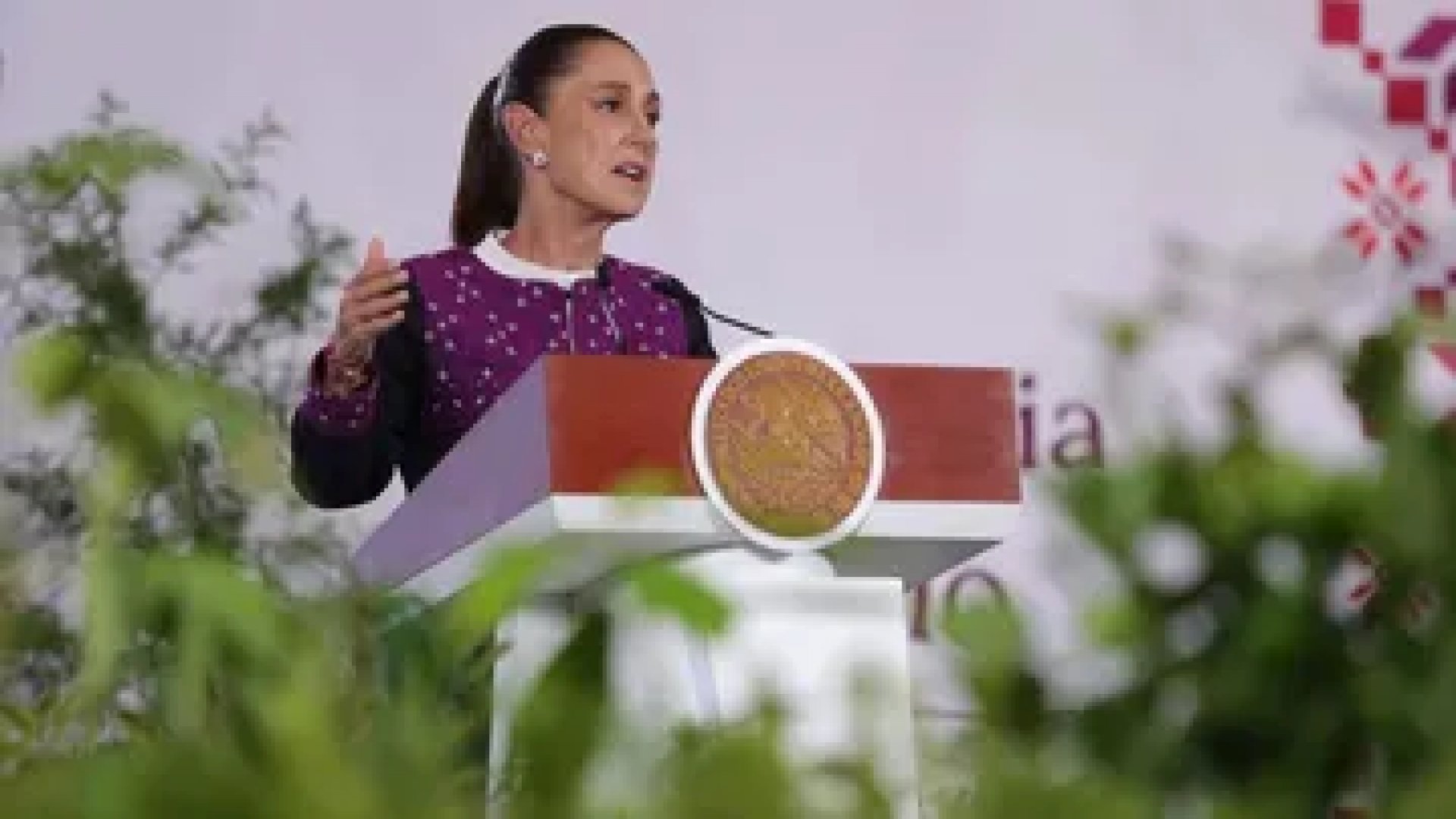 Sheinbaum califica de exagerada la propuesta presupuestal del INE para 2027