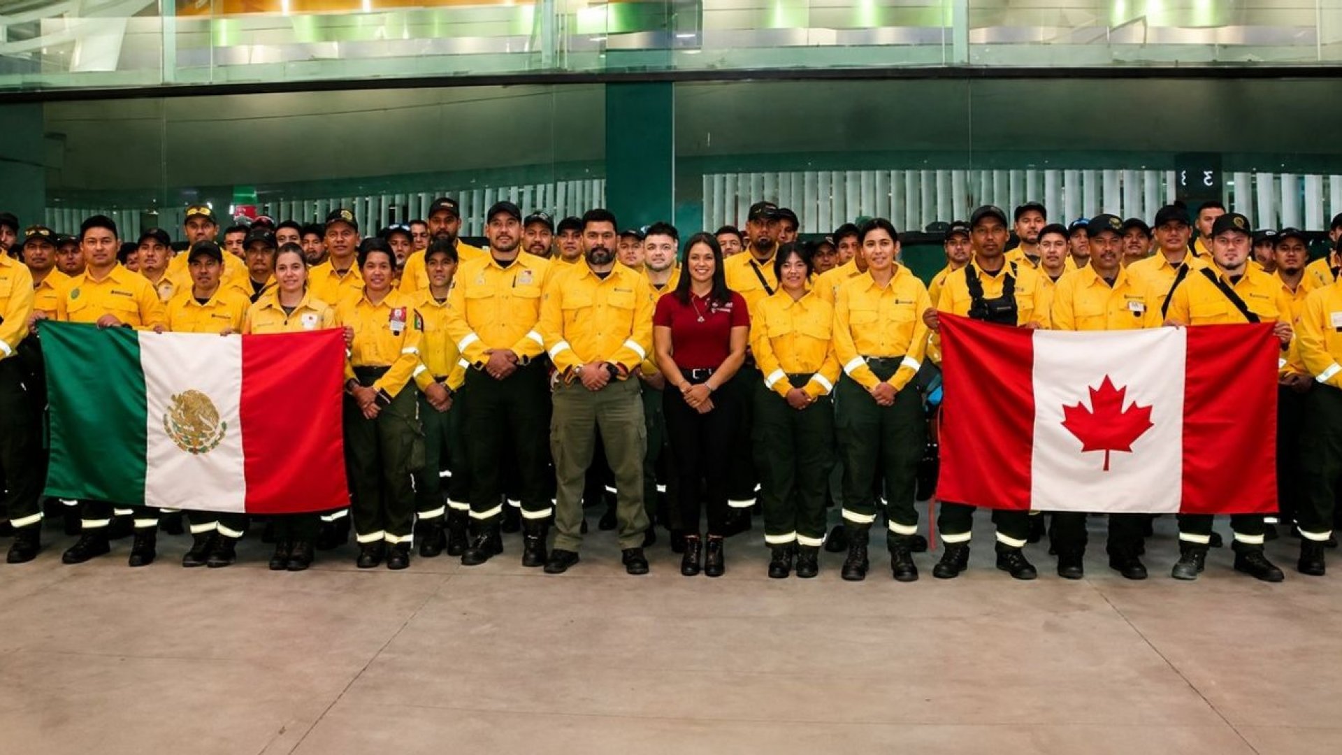 México envía nuevo contingente a Canadá para apoyar combate de incendios forestales