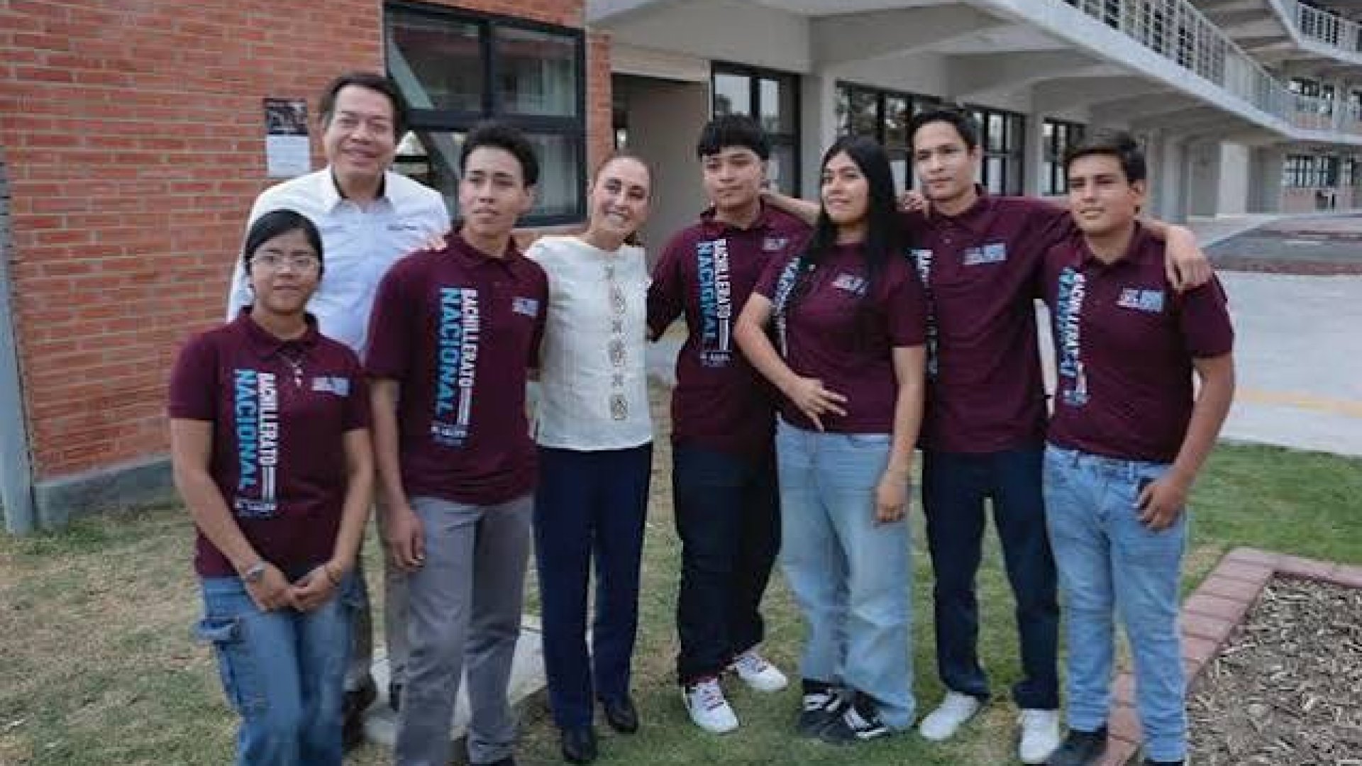Sheinbaum duplica meta educativa y anuncia más espacios para bachillerato