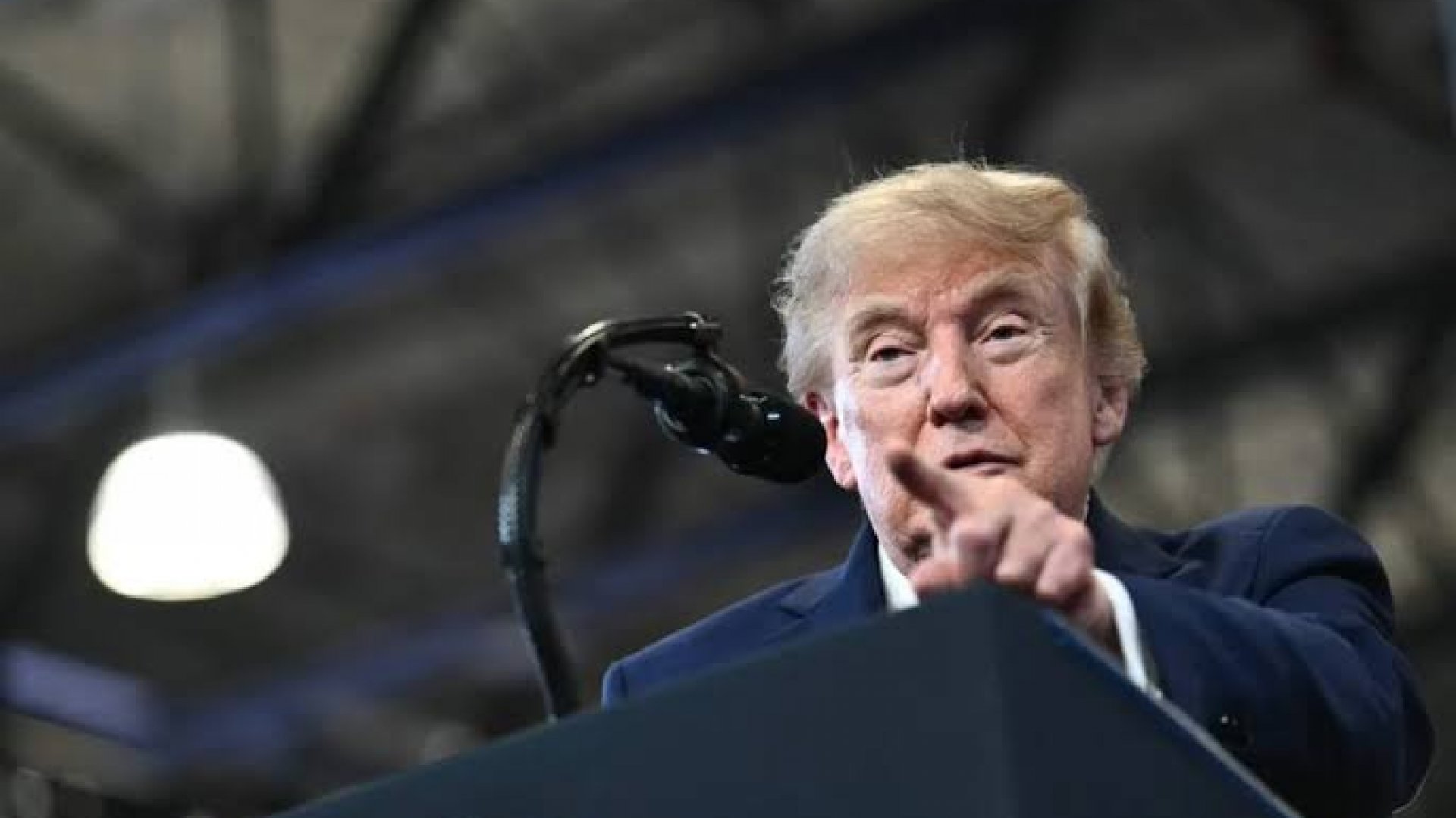 Trump anuncia que buscará declarar el estrecho de Ormuz como territorio de Estados Unidos