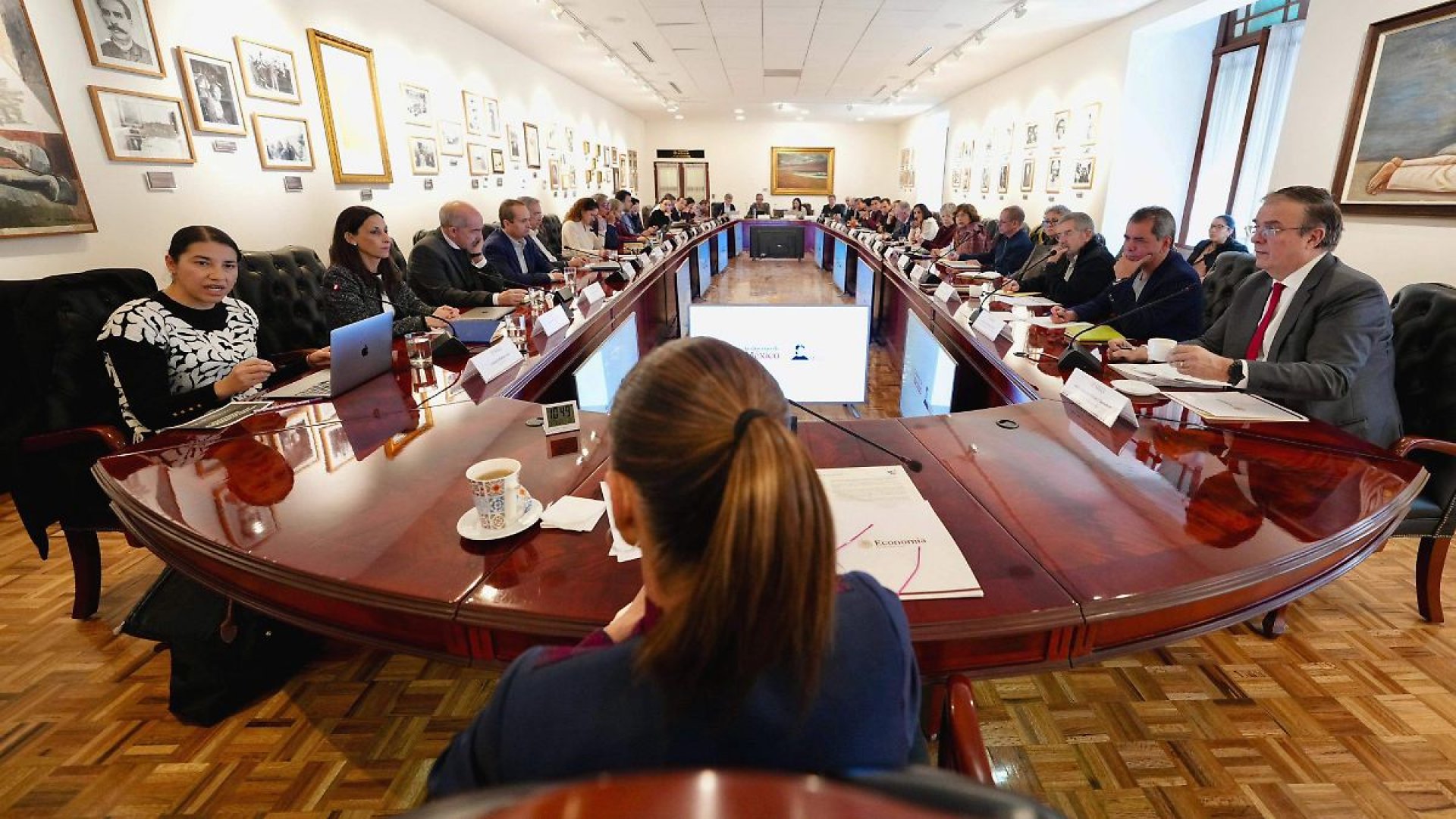 Sheinbaum convoca a su gabinete en Palacio Nacional rumbo a su segundo Informe
