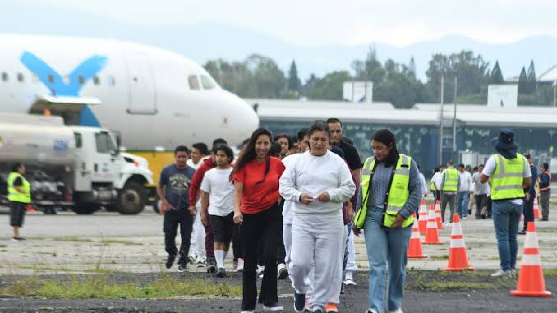 EU deporta a otros 42 mexicanos a Guatemala; suman casi 2 mil 400 connacionales expulsados este año