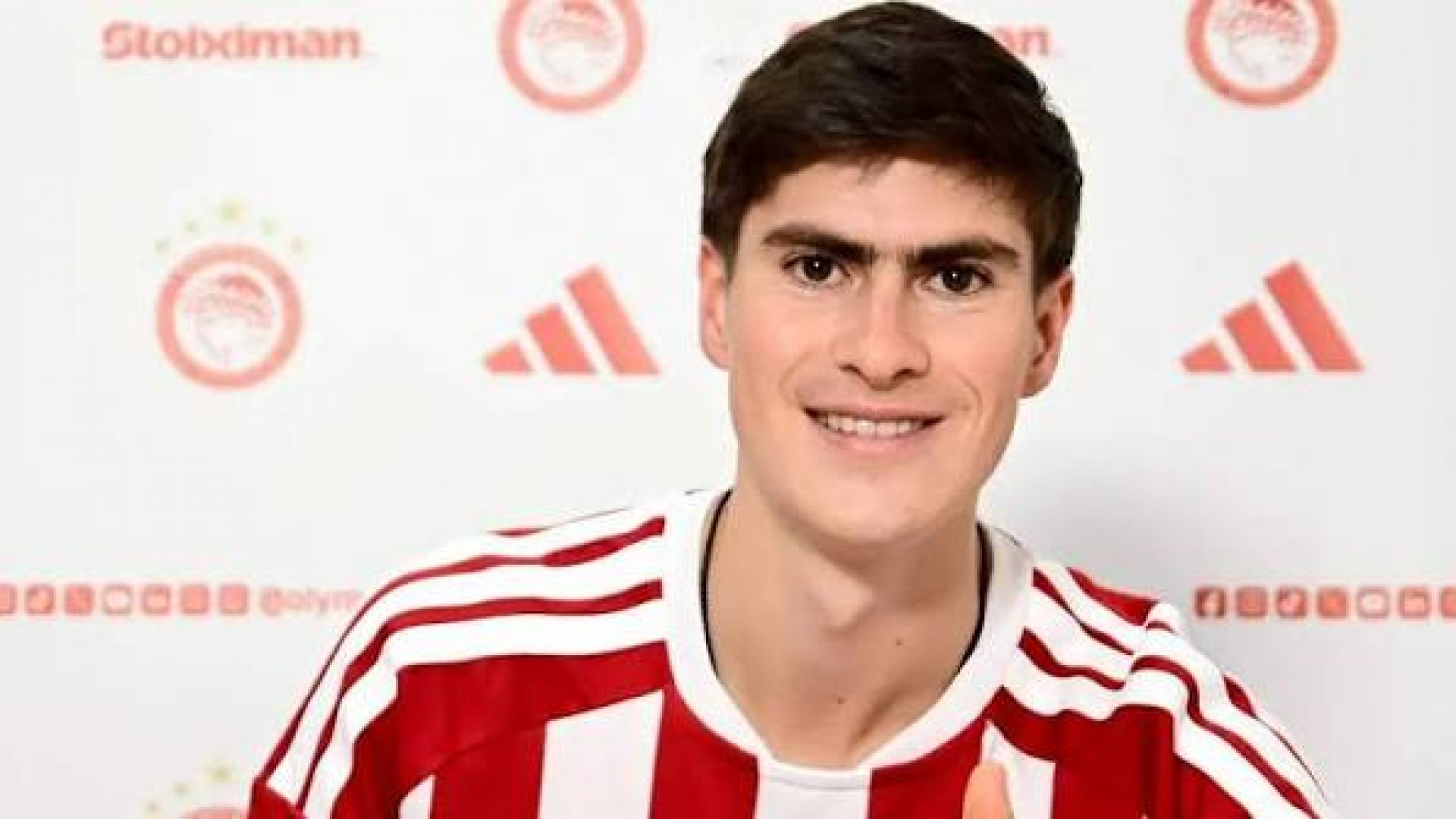 ‘Hormiga’ González es nuevo delantero del Olympiacos