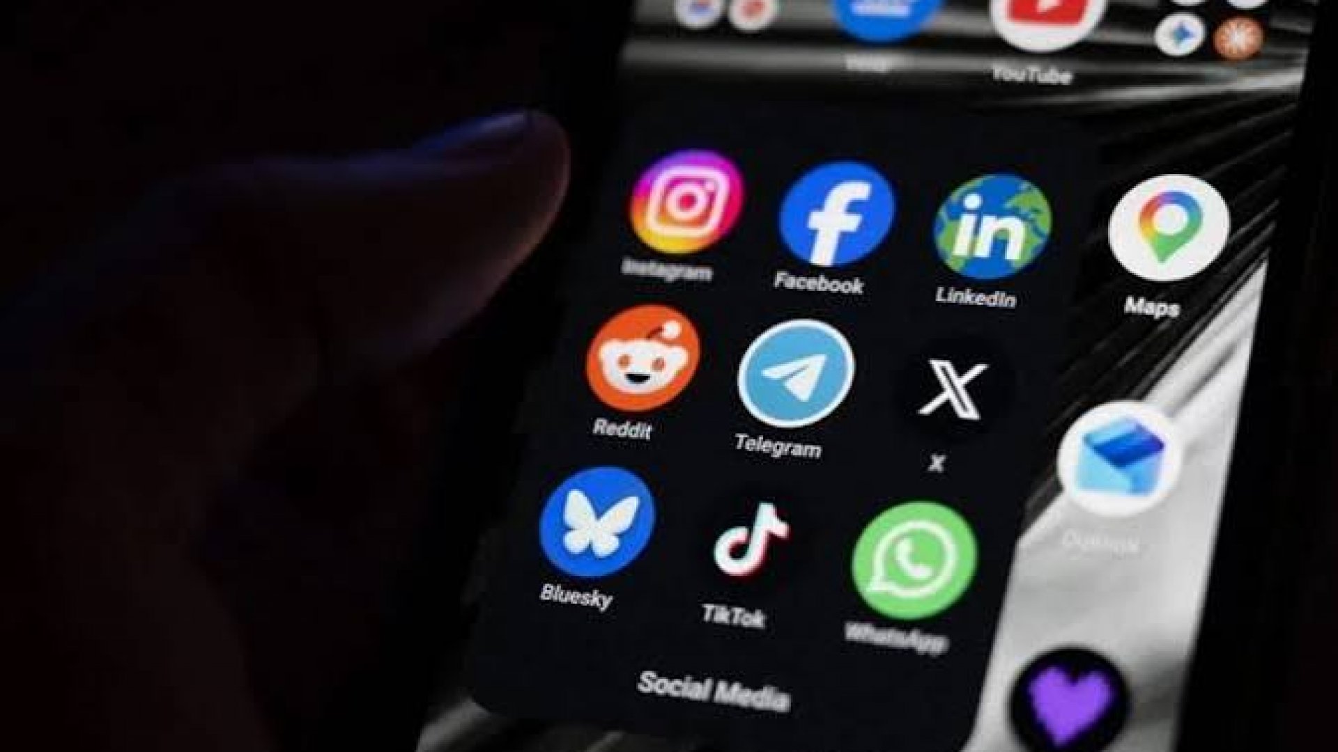 Alertan por fraudes mediante aplicaciones financieras falsas