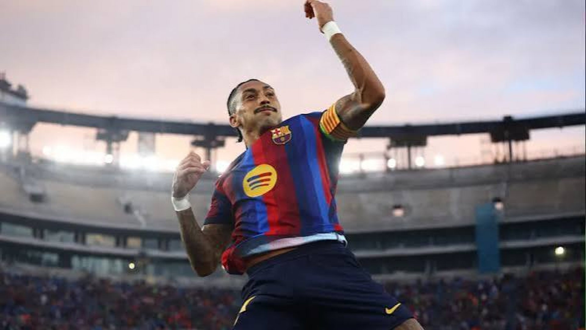Barcelona golea al Feyenoord y debuta con fuerza en la Champions