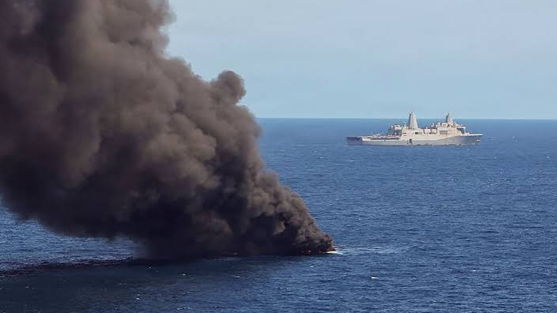 EU bombardea otra embarcación ecuatoriana; Noboa decreta estado de excepción