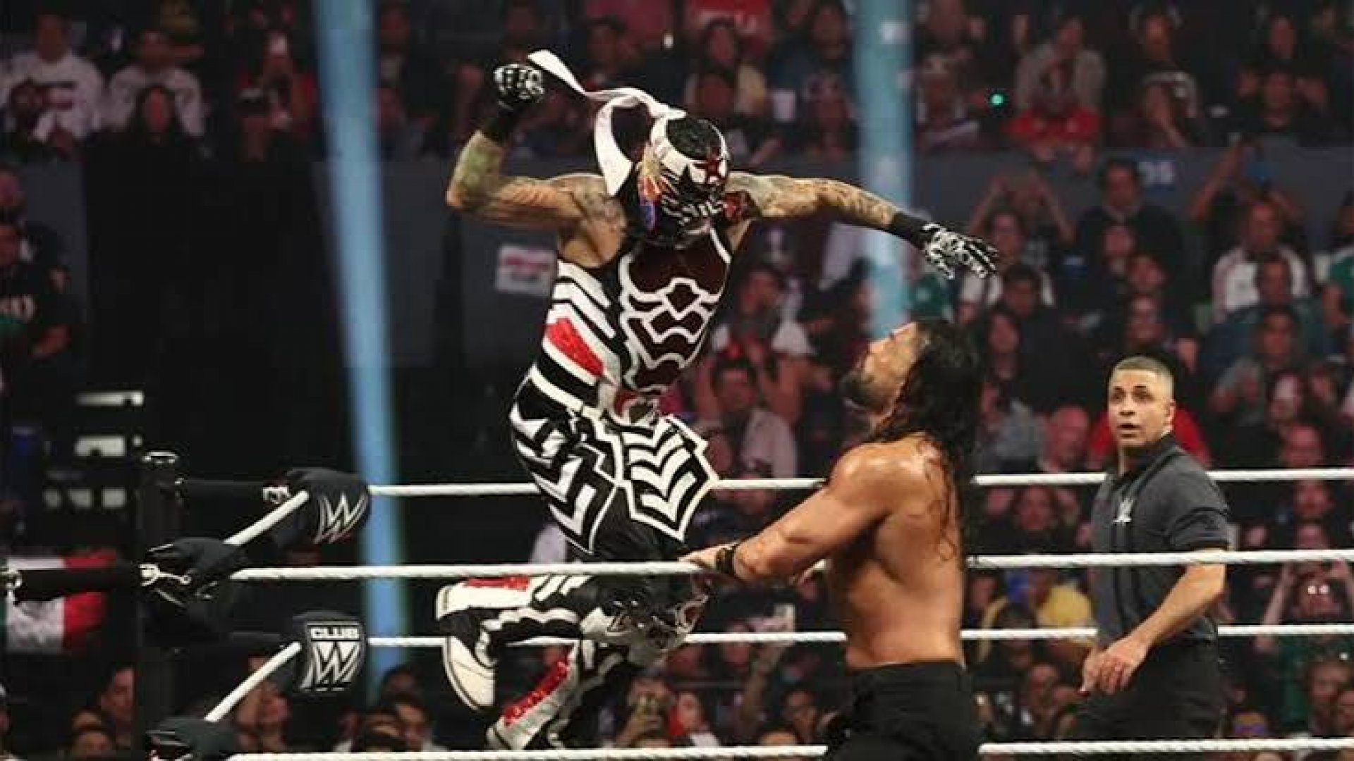 Penta pierde ante Reigns, pero conquista a México
