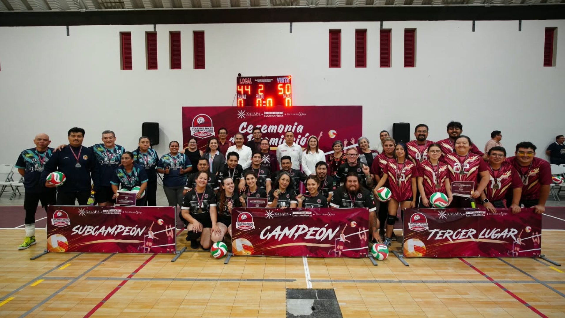 Ayuntamiento de Xalapa premia a ganadores del Torneo Nocturno de Voleibol Interdependencias