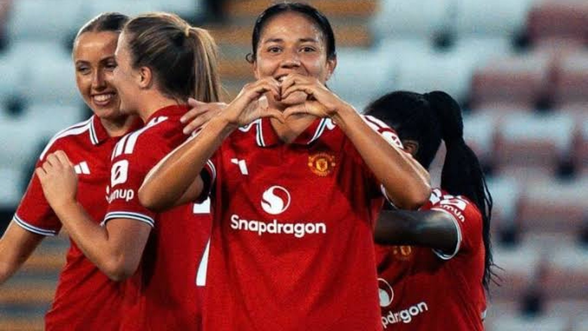 Rebeca Bernal vuelve a marcar y Manchester United golea al Durham
