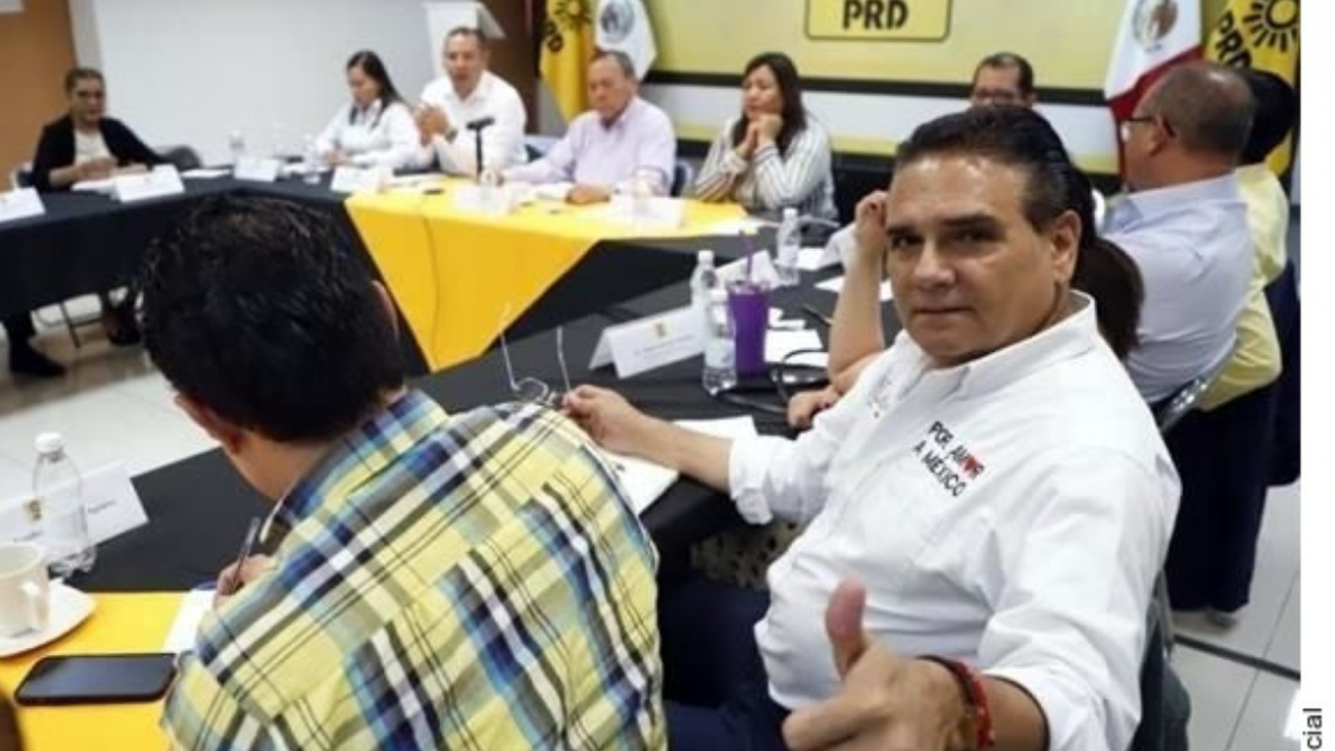 Se anota Silvano Aureoles; aplaude método opositor 