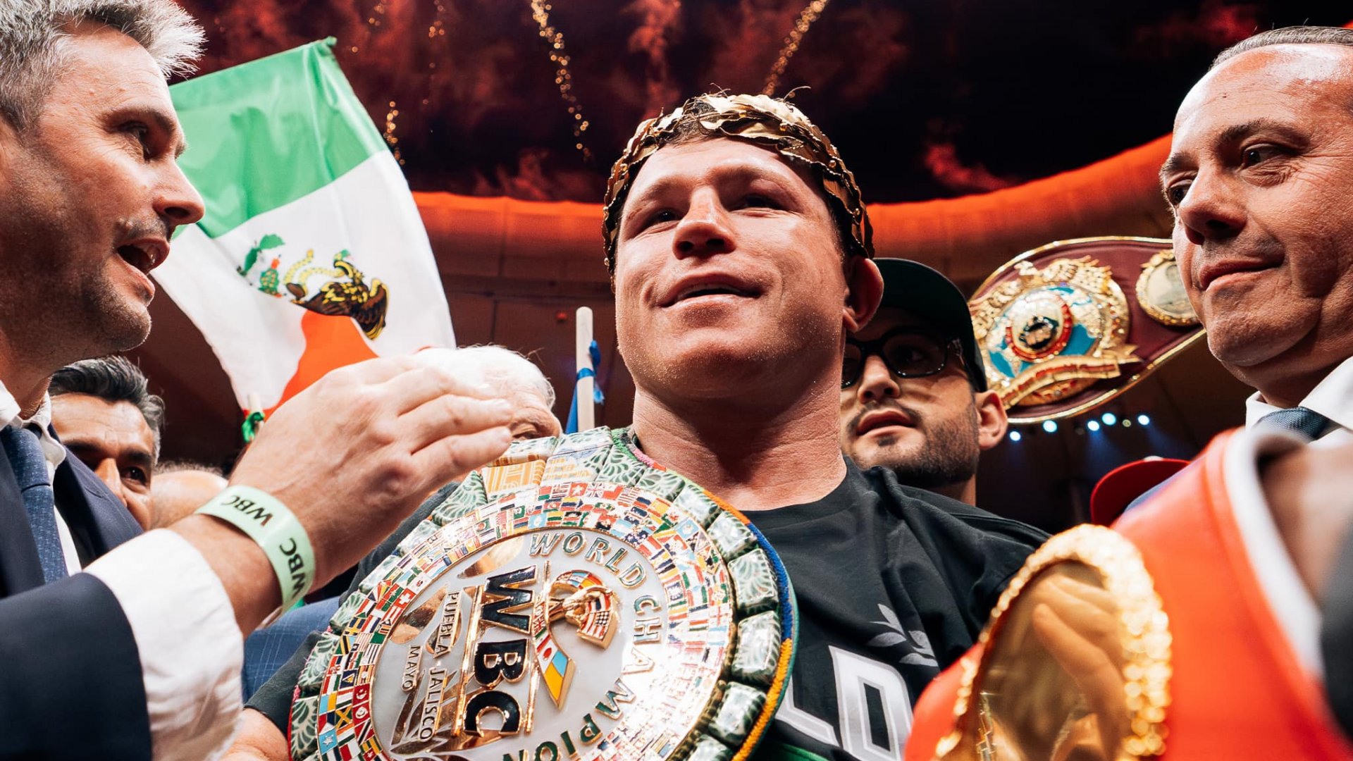 Canelo Álvarez no descarta pelear en el Estadio Azteca y que Luis Miguel cante el himno nacional
