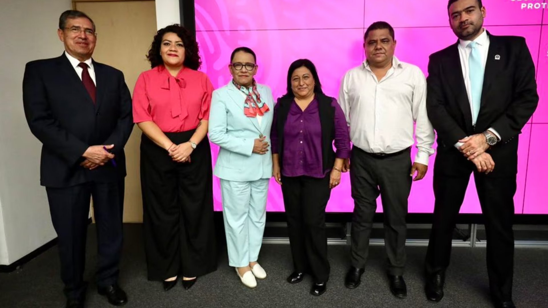 Padres de Debanhi llegan a acuerdos con Rosa Icela Rodríguez, tras reunión