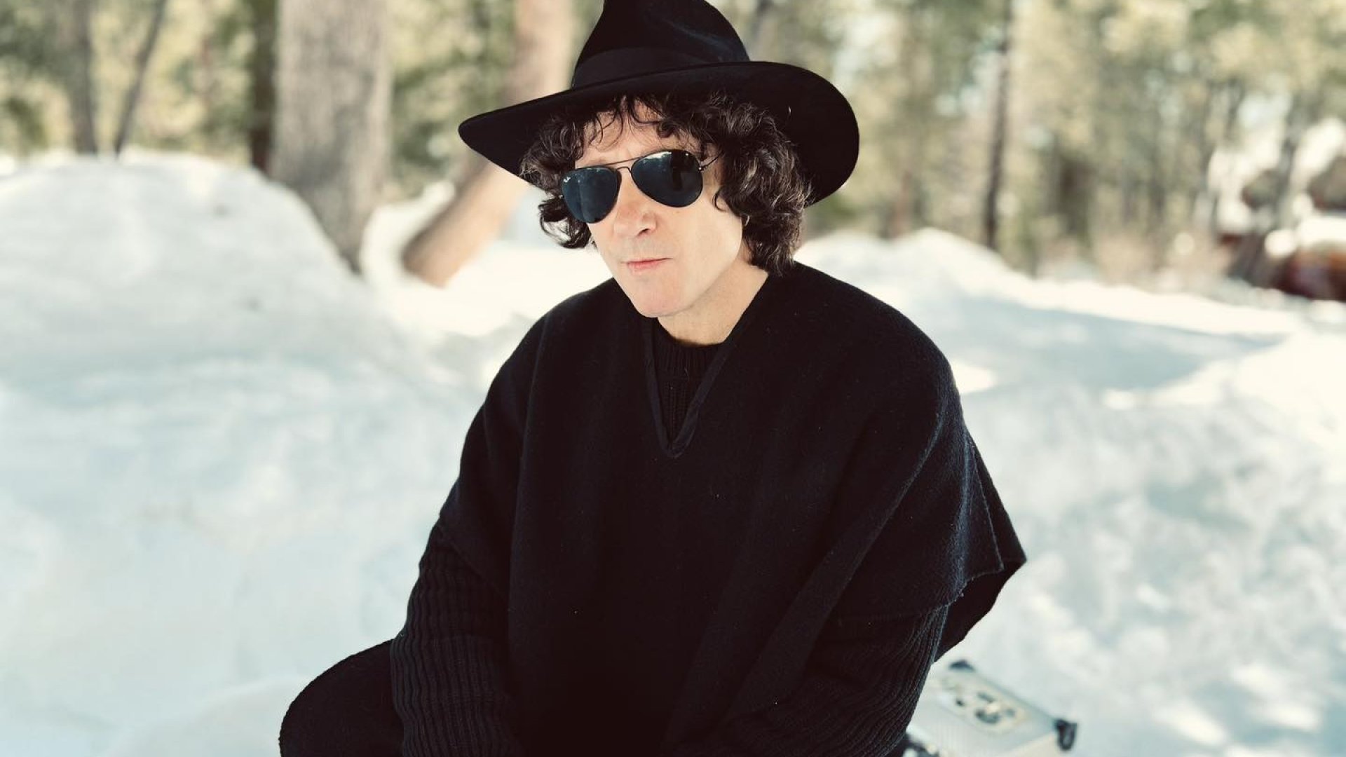 Enrique Bunbury marca el regreso a los escenarios con “Greta Garbo”, su nuevo disco
