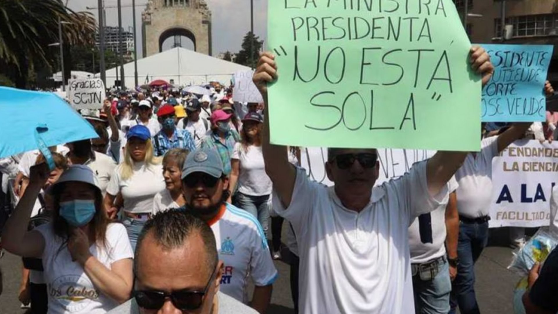 “La ley es la ley”; ciudadanos marchan en la CDMX en defensa de la Suprema Corte