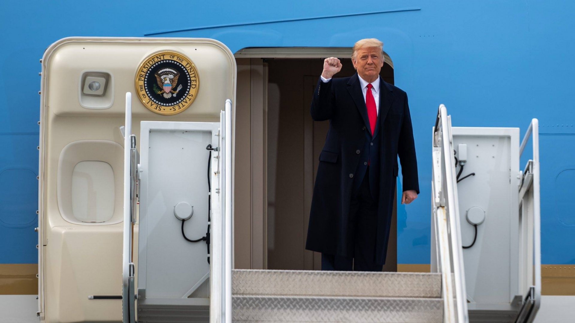 Trump promete acabar con derecho a ciudadanía para hijos de migrantes en EU