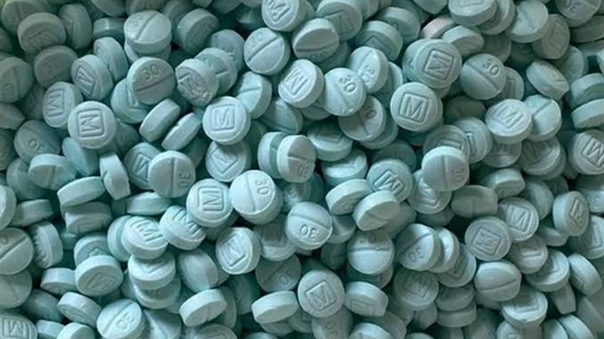 EU sanciona a tres mexicanos y a una empresa en Chihuahua por vender al Cártel de Sinaloa maquinaria para fabricar pastillas de fentanilo