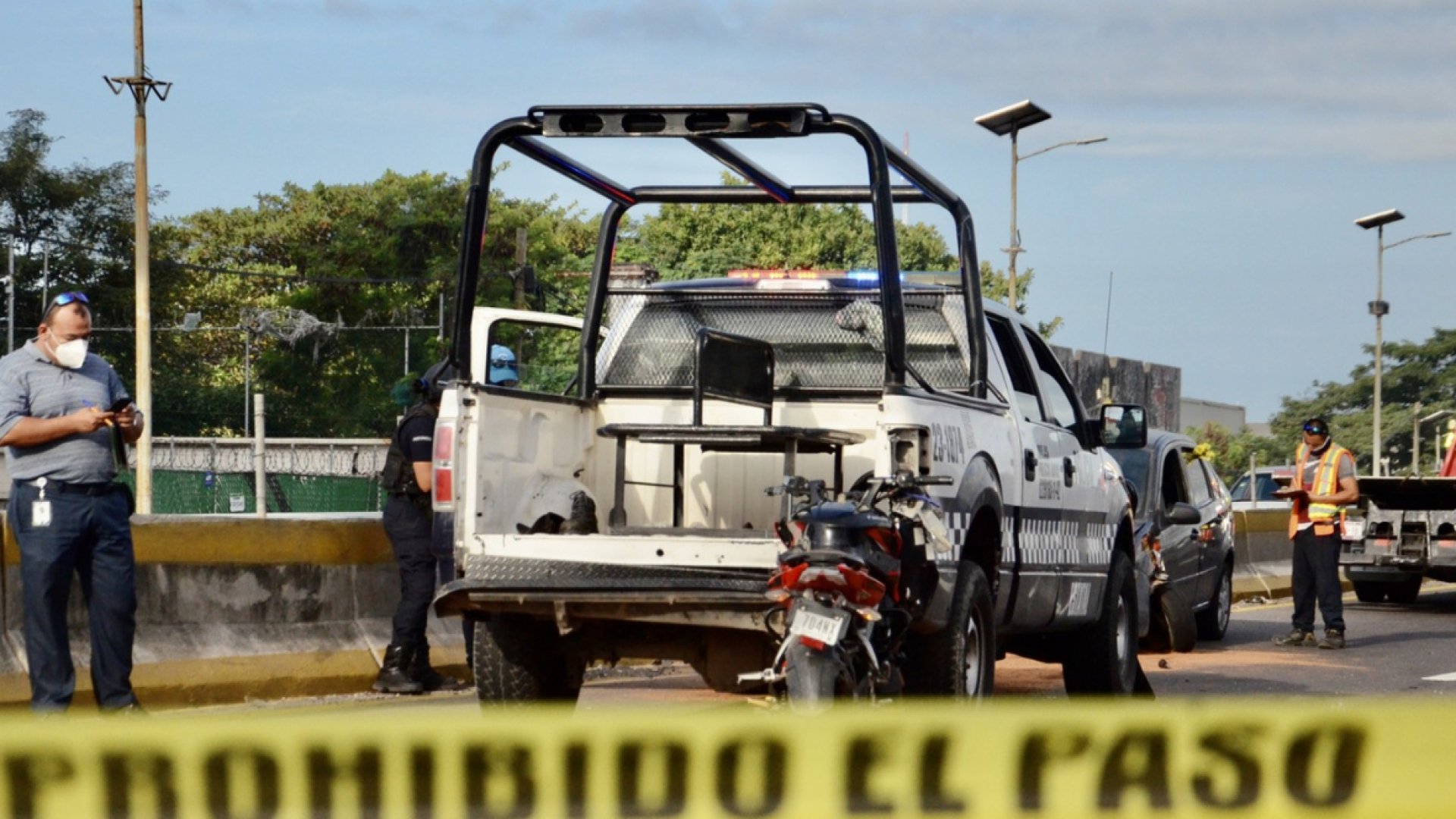 Dejan cubetas repletas de restos humanos en Papantla