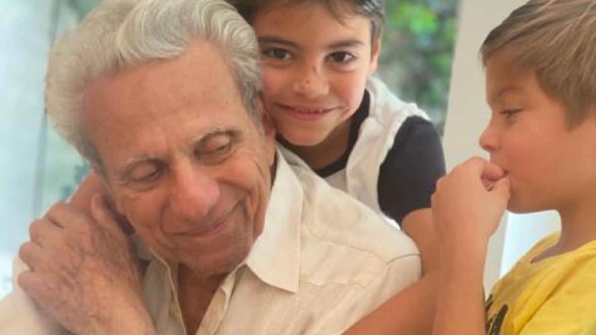 Shakira viaja a Colombia debido al delicado estado de salud de su papá