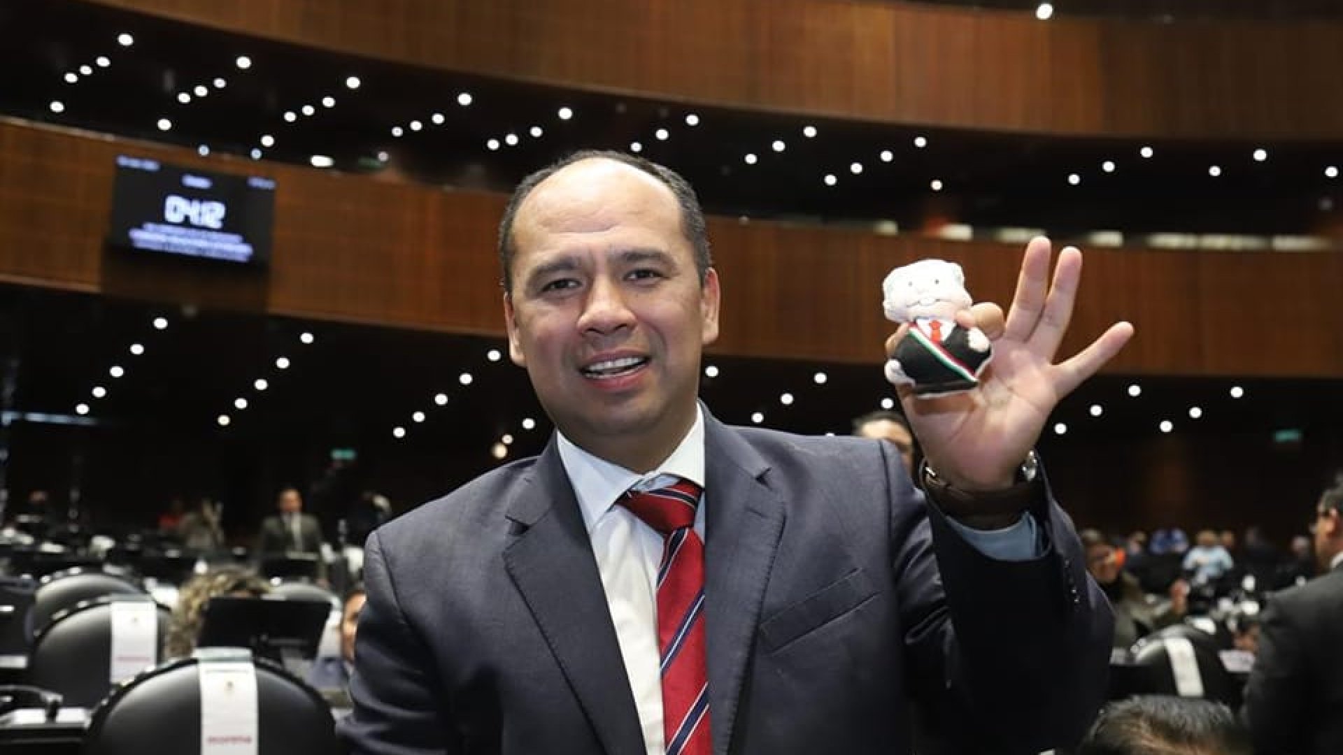 Propone morenista frenar controversias vs obras de AMLO