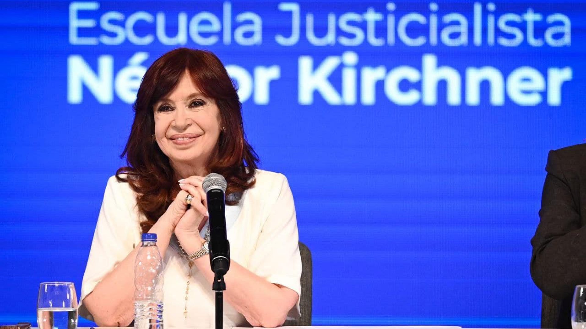 Juez argentino exculpa de lavado a Cristina Fernández
