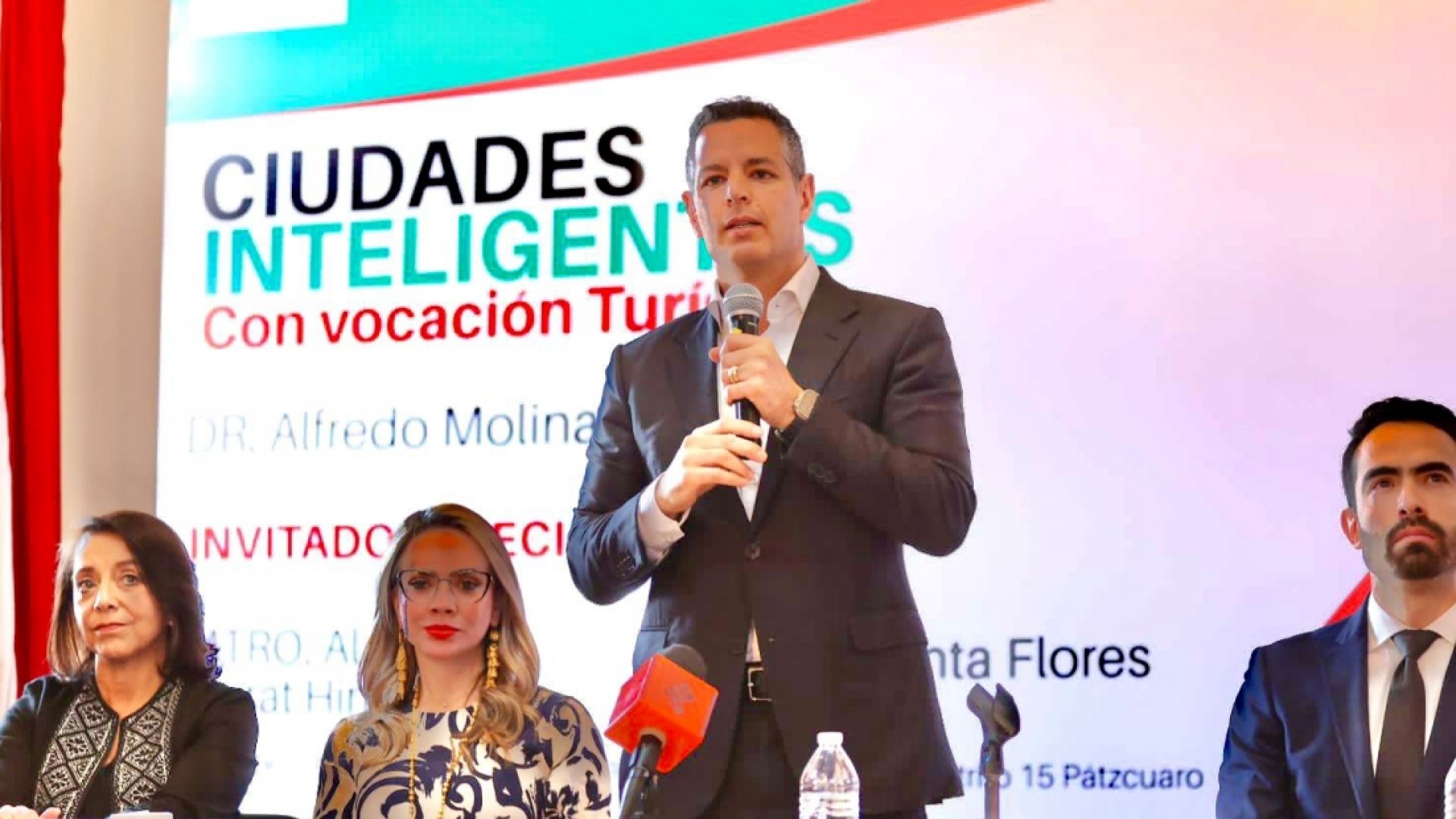 Alejandro Murat pide a la alianza Va por México que su candidatura presidencial se defina por voto directo