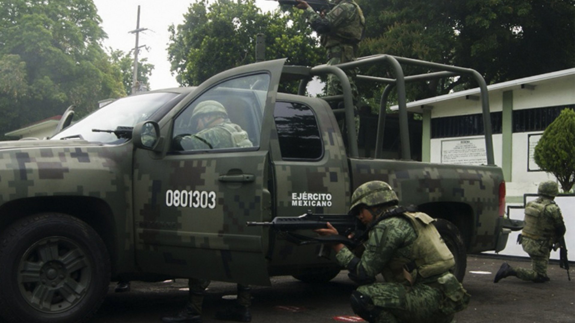 Se enfrentan militares con grupo armado en Sonora; hay un muerto y un detenido