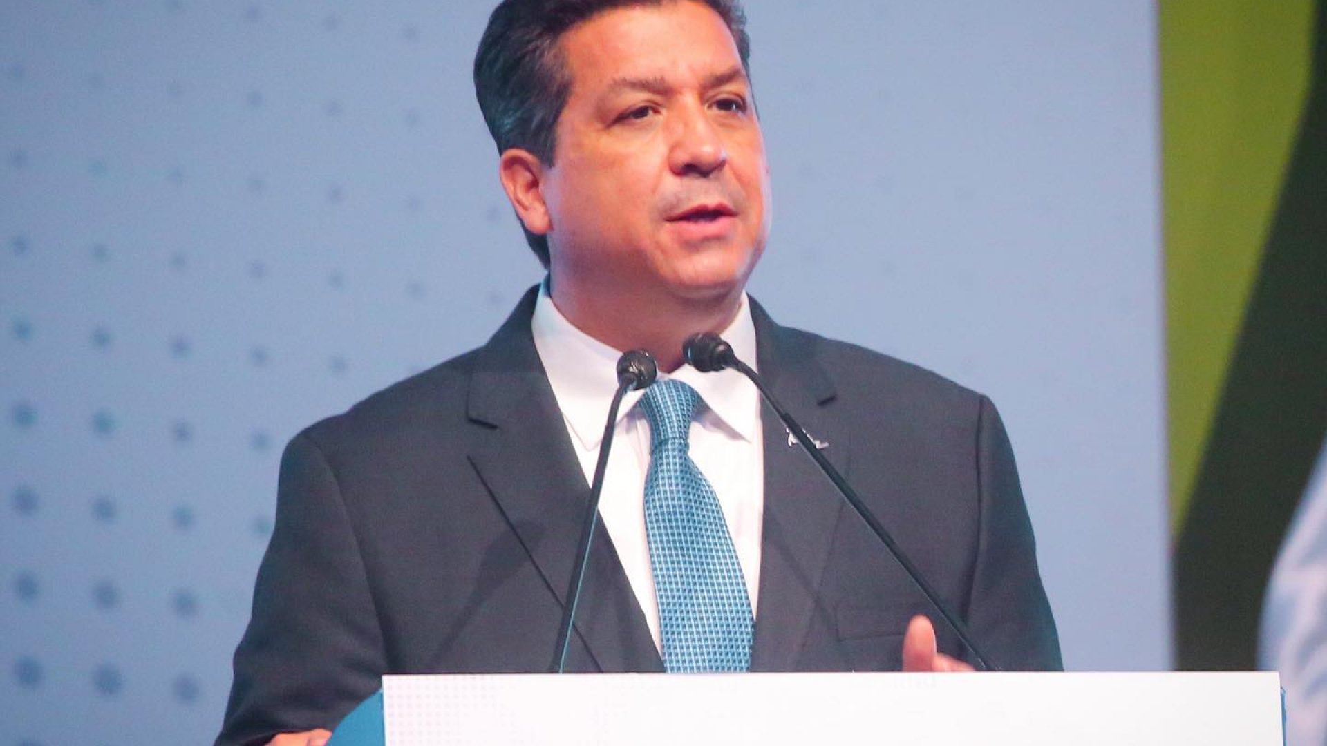 Juez ampara a García Cabeza de Vaca para evitar congelamiento de sus cuentas