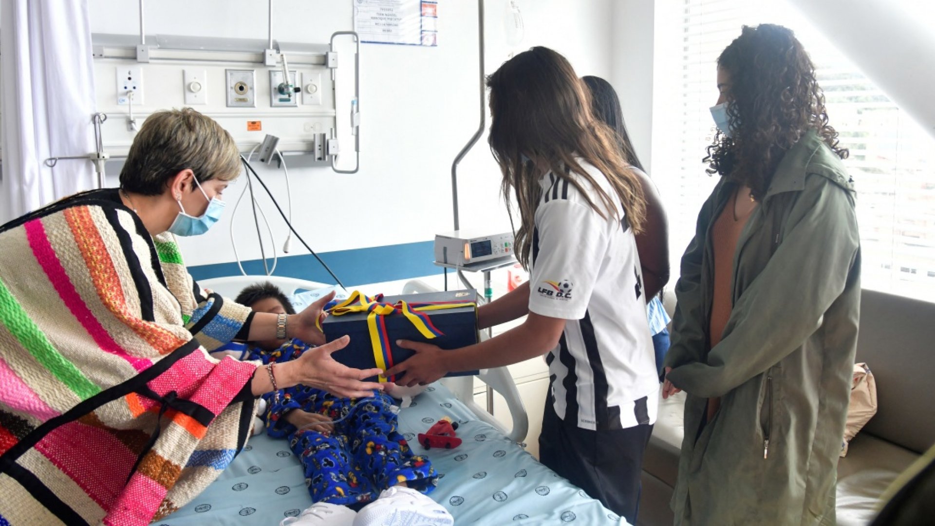 Los cuatro niños colombianos rescatados tras 40 días extraviados en la selva están en “condiciones clínicas aceptables”
