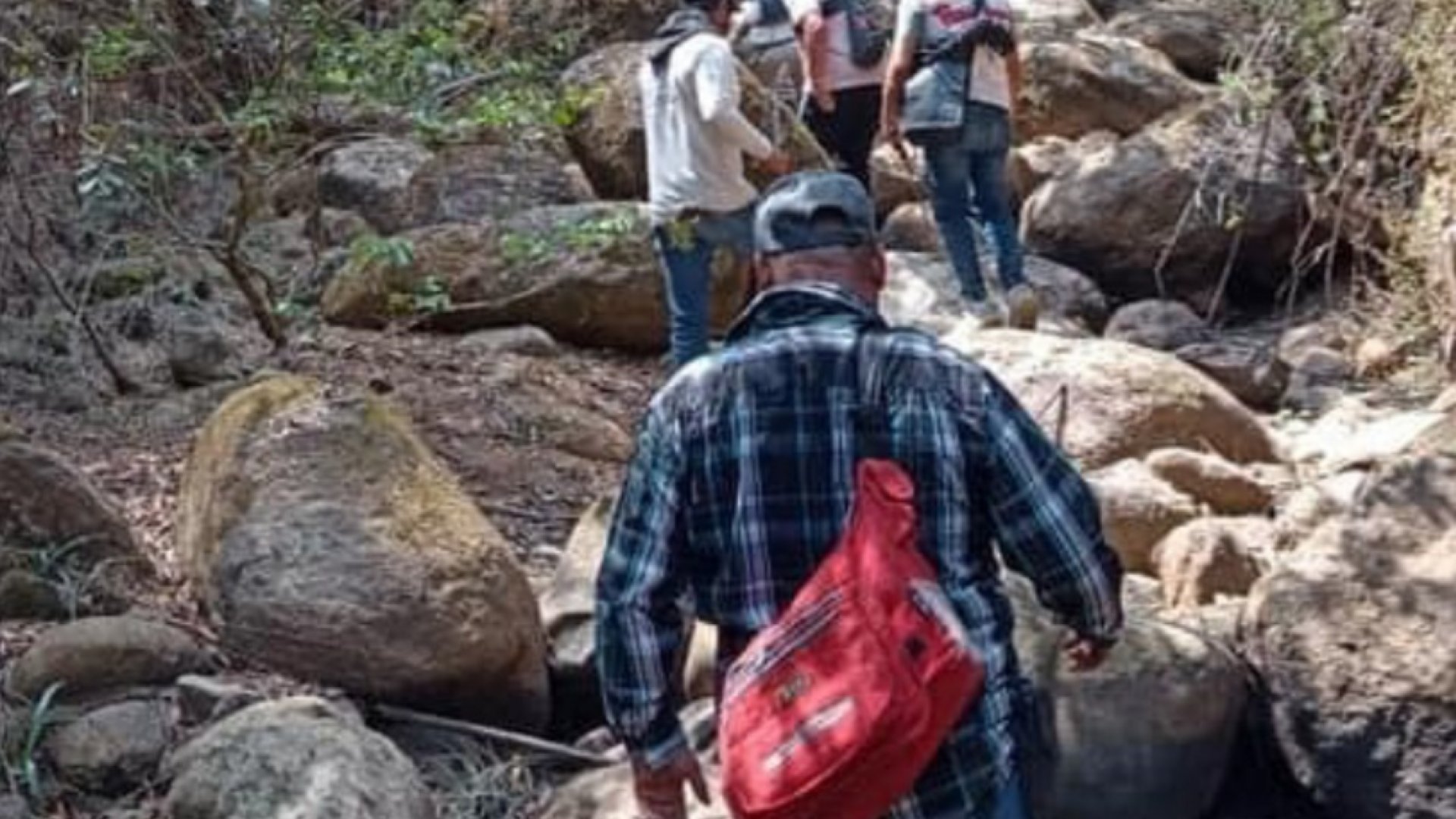 Encuentran restos óseos en paraje de Cuernavaca