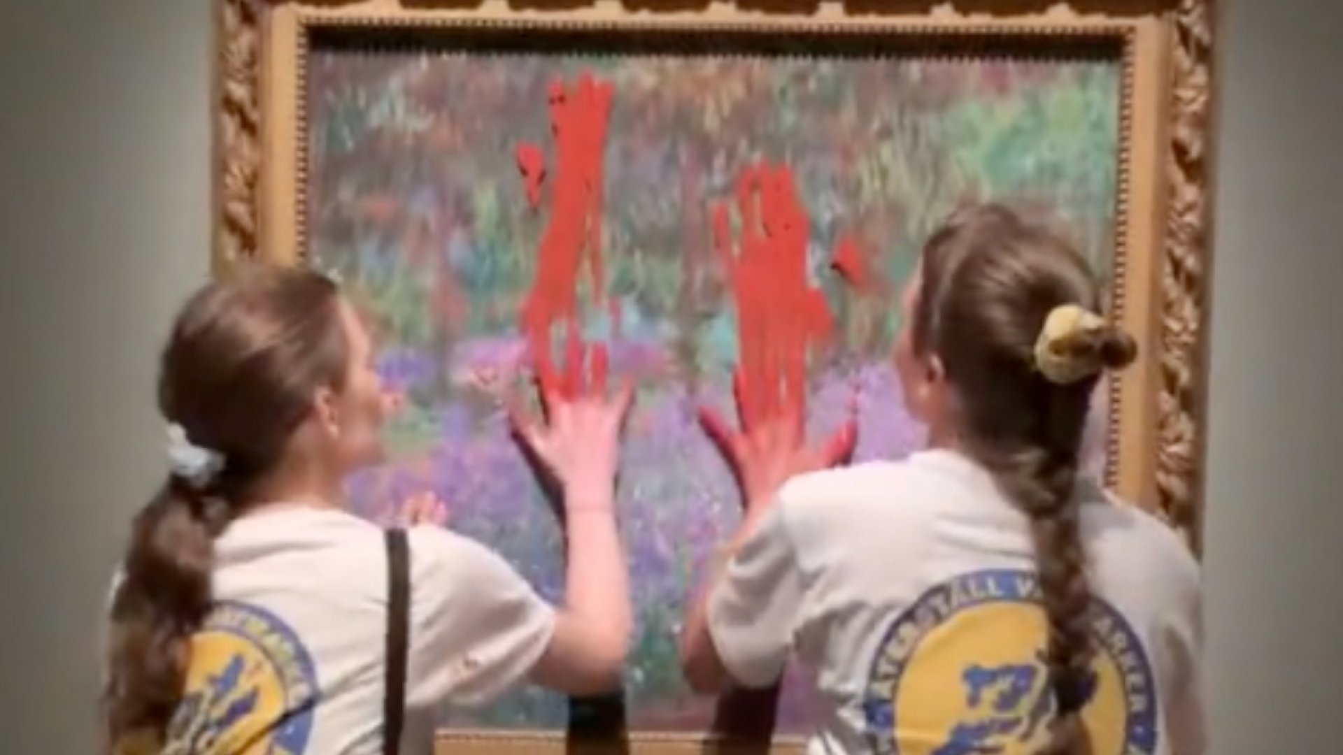 Detienen a dos mujeres por arrojar pintura a un Monet expuesto en el Museo Nacional de Suecia