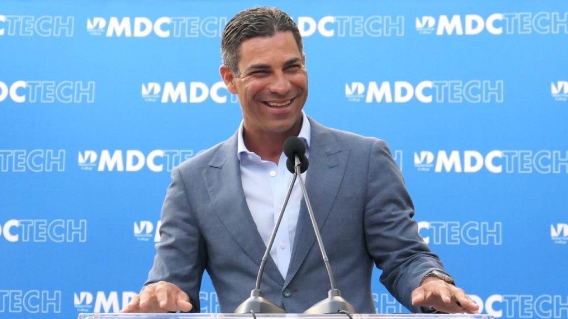 El alcalde de Miami se convierte en el primer latino en sumarse a la carrera republicana por la presidencia