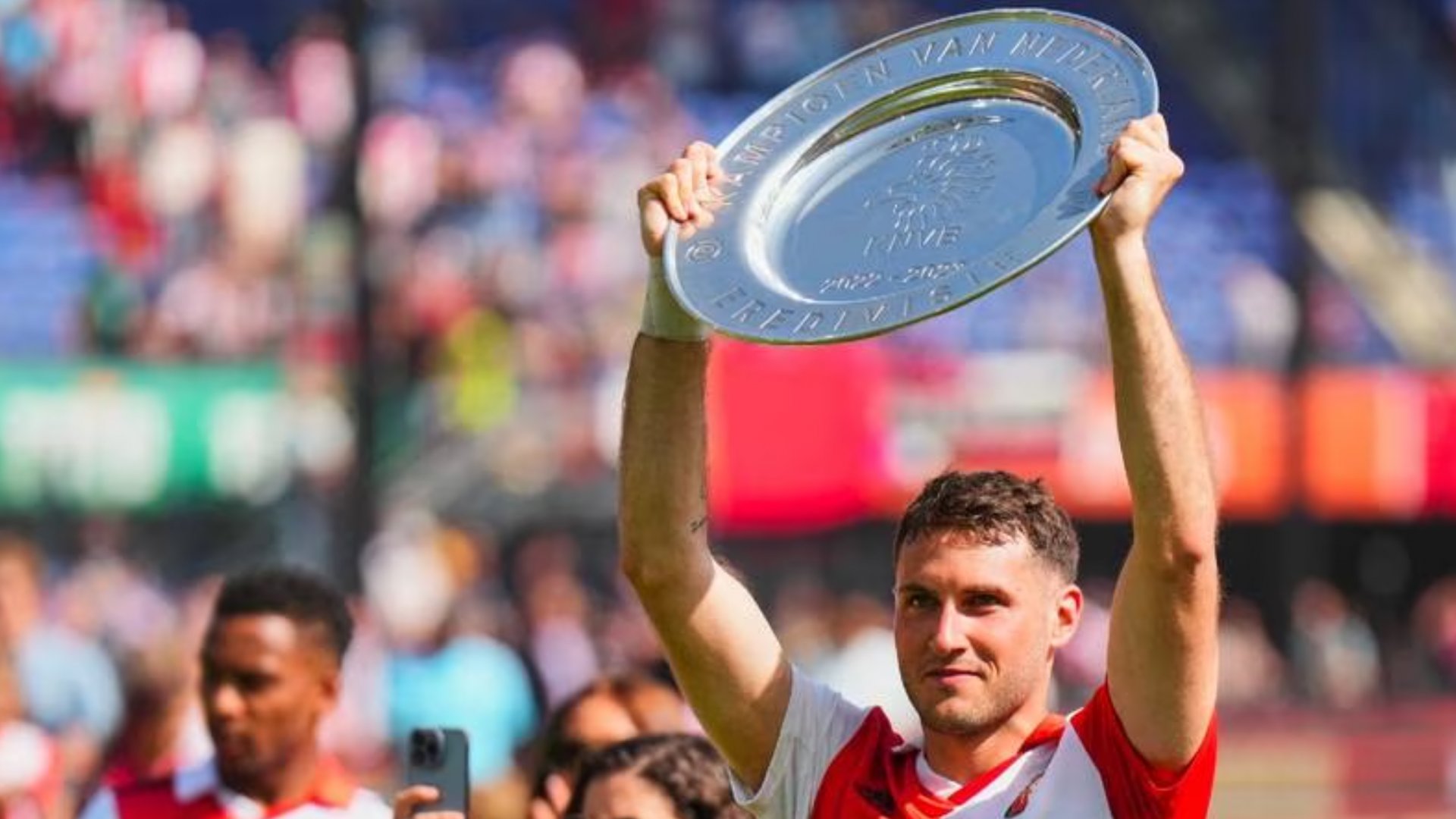 Santiago Giménez, elegido como el mejor jugador de la temporada del Feyenoord