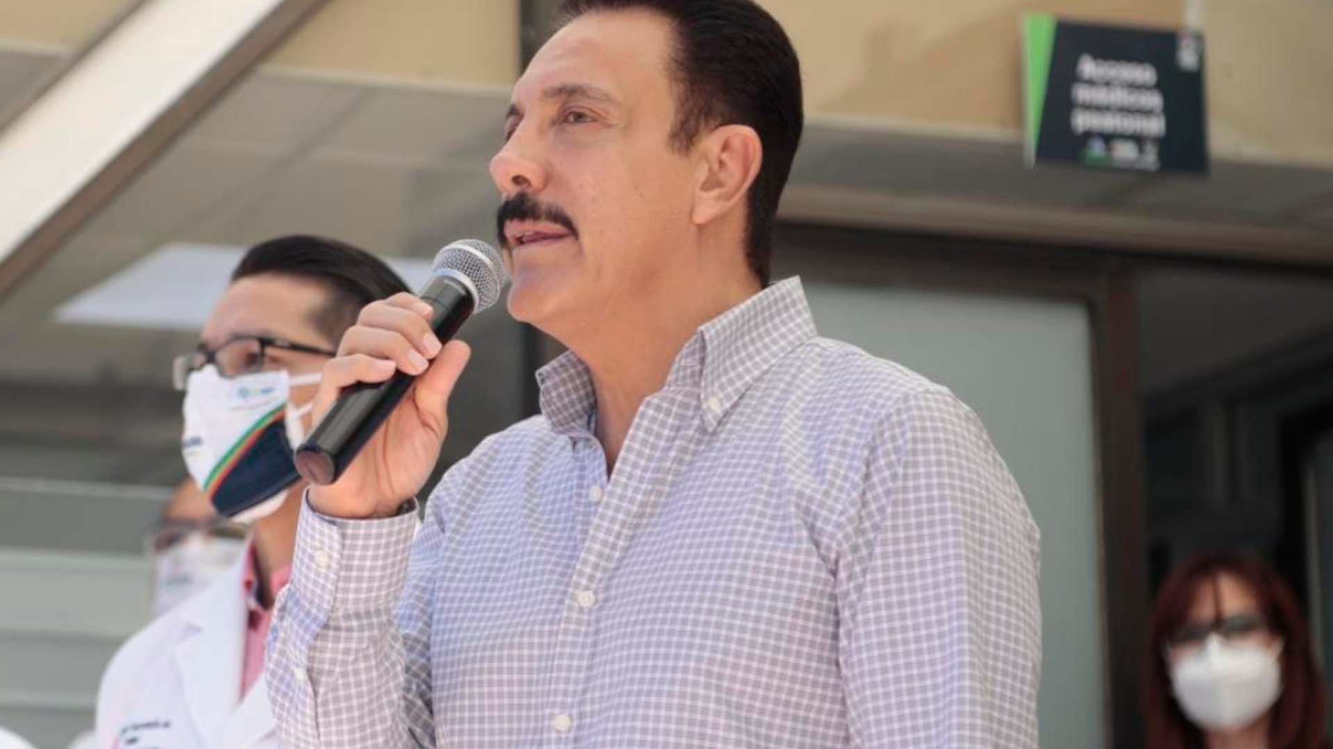 El exgobernador Omar Fayad presenta su renuncia al PRI tras 40 años de militancia
